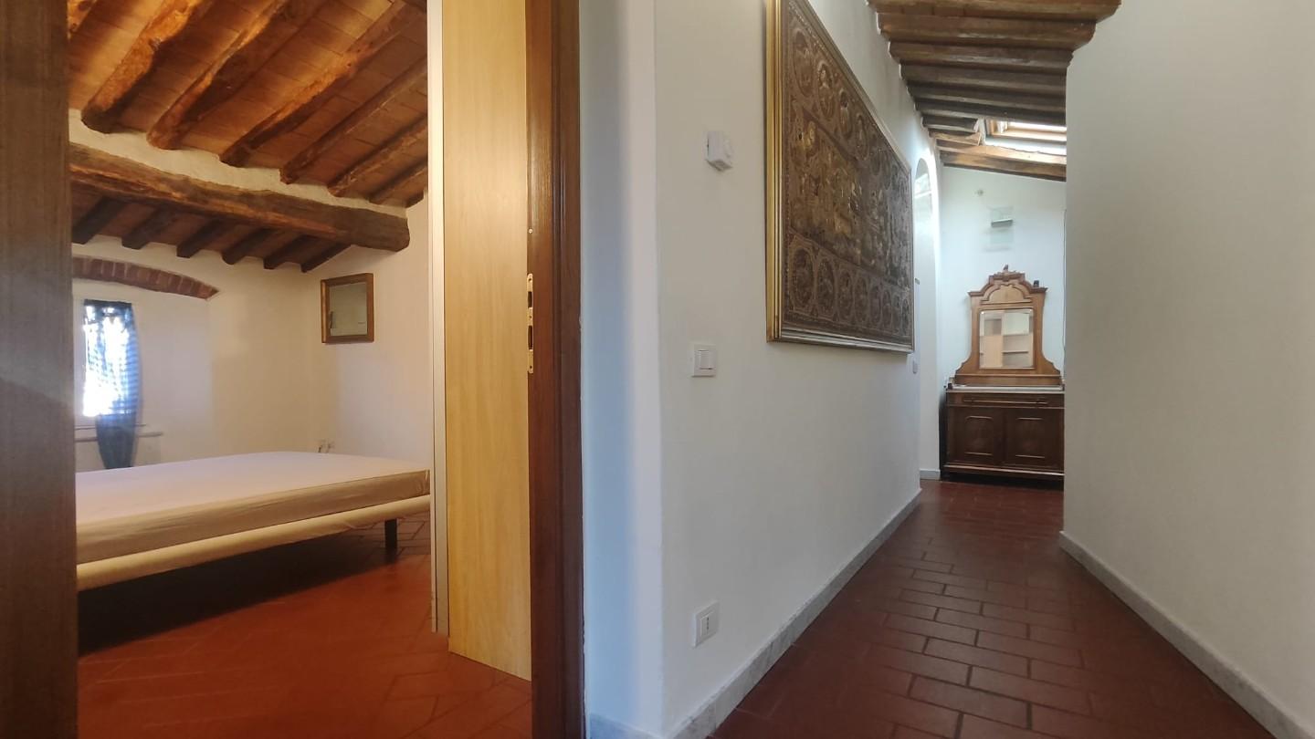 Appartamento con terrazzo a Carrara