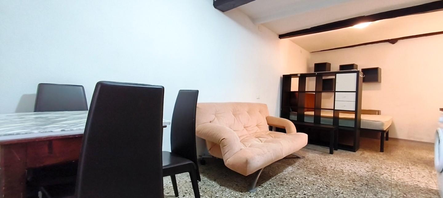 Monolocale arredato in affitto a Carrara