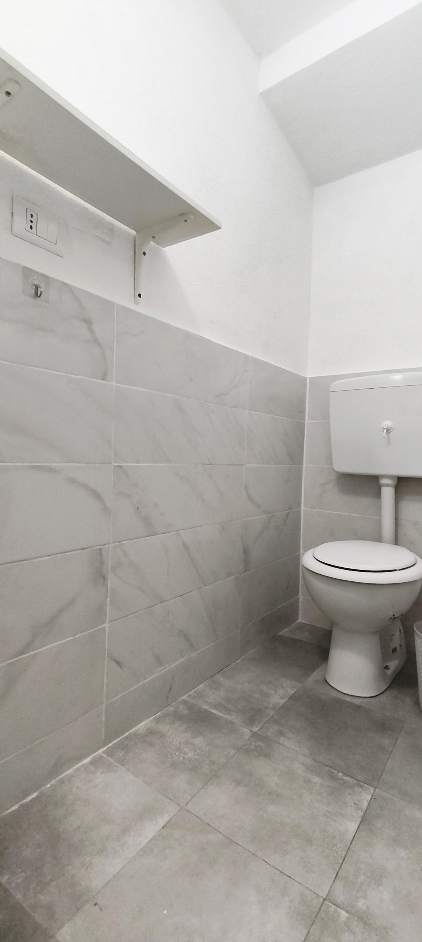 Monolocale arredato in affitto a Carrara