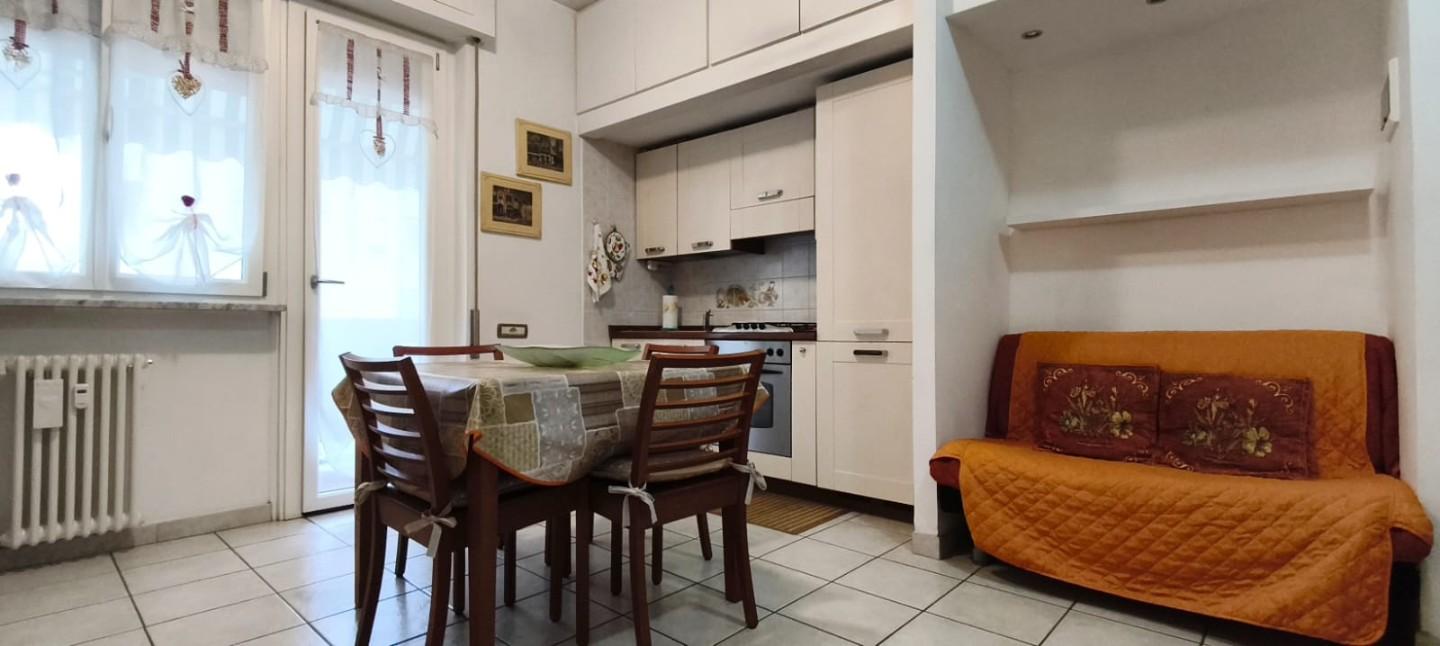 Bilocale arredato in affitto, Carrara marina di