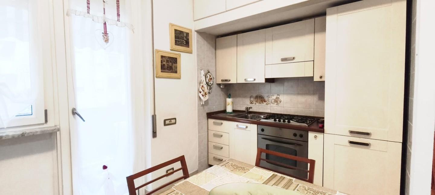 Bilocale arredato in affitto, Carrara marina di