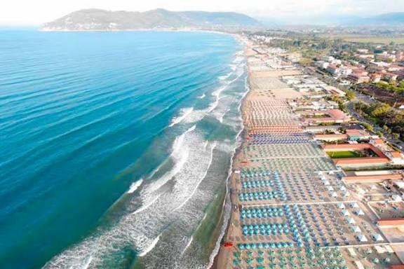 Trilocale con giardino, Carrara marina di