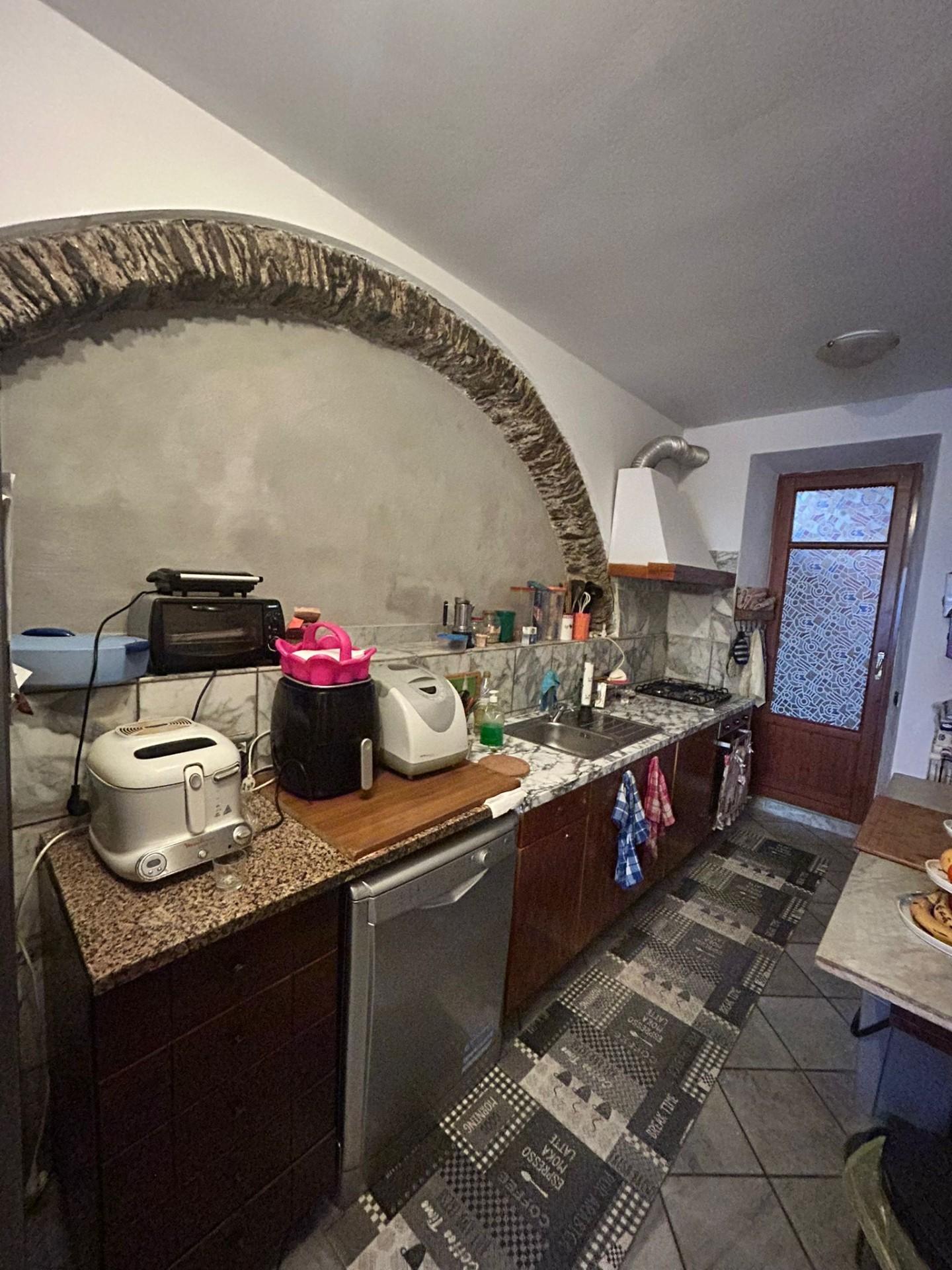 Casa indipendente in affitto a Massa