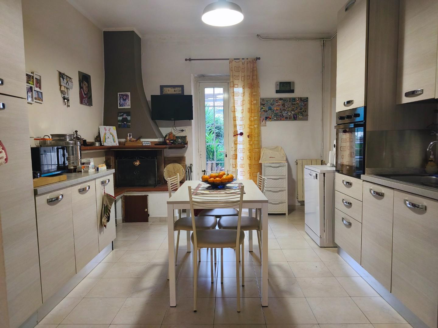 Casa indipendente con giardino, Carrara marina di