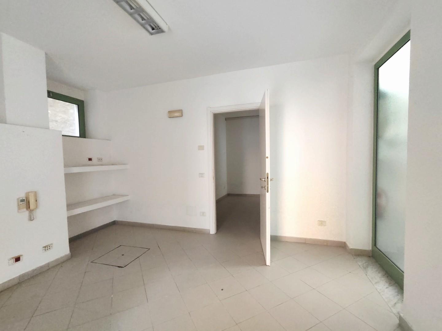 Ufficio in affitto a Carrara