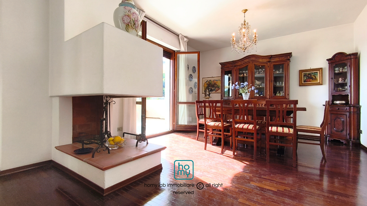 Appartamento con terrazzi, Carrara centro
