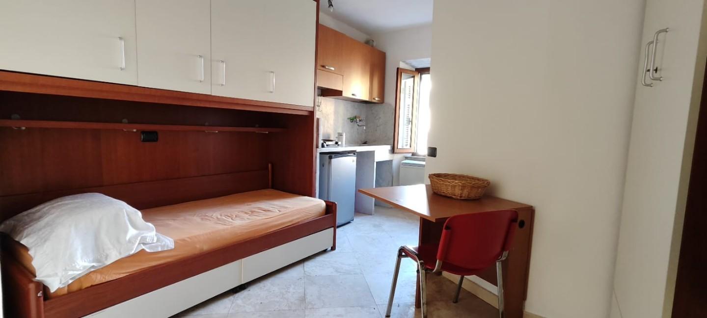 Monolocale arredato in affitto a Carrara