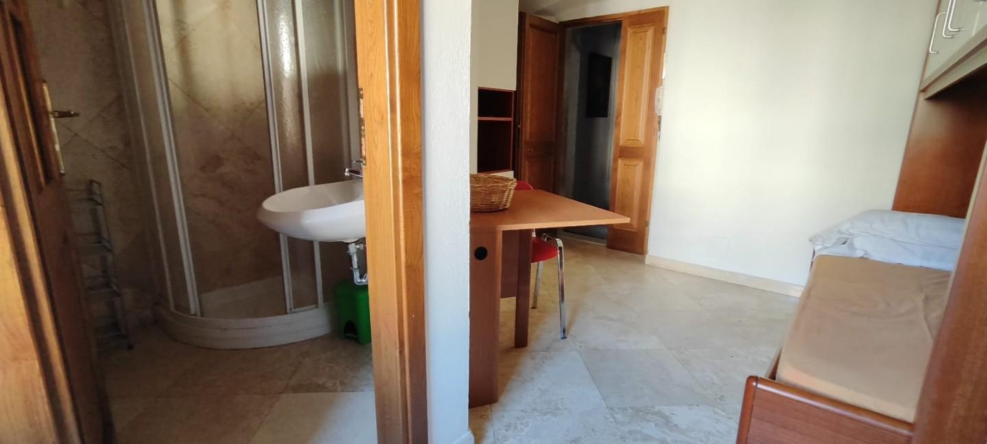Monolocale arredato in affitto a Carrara
