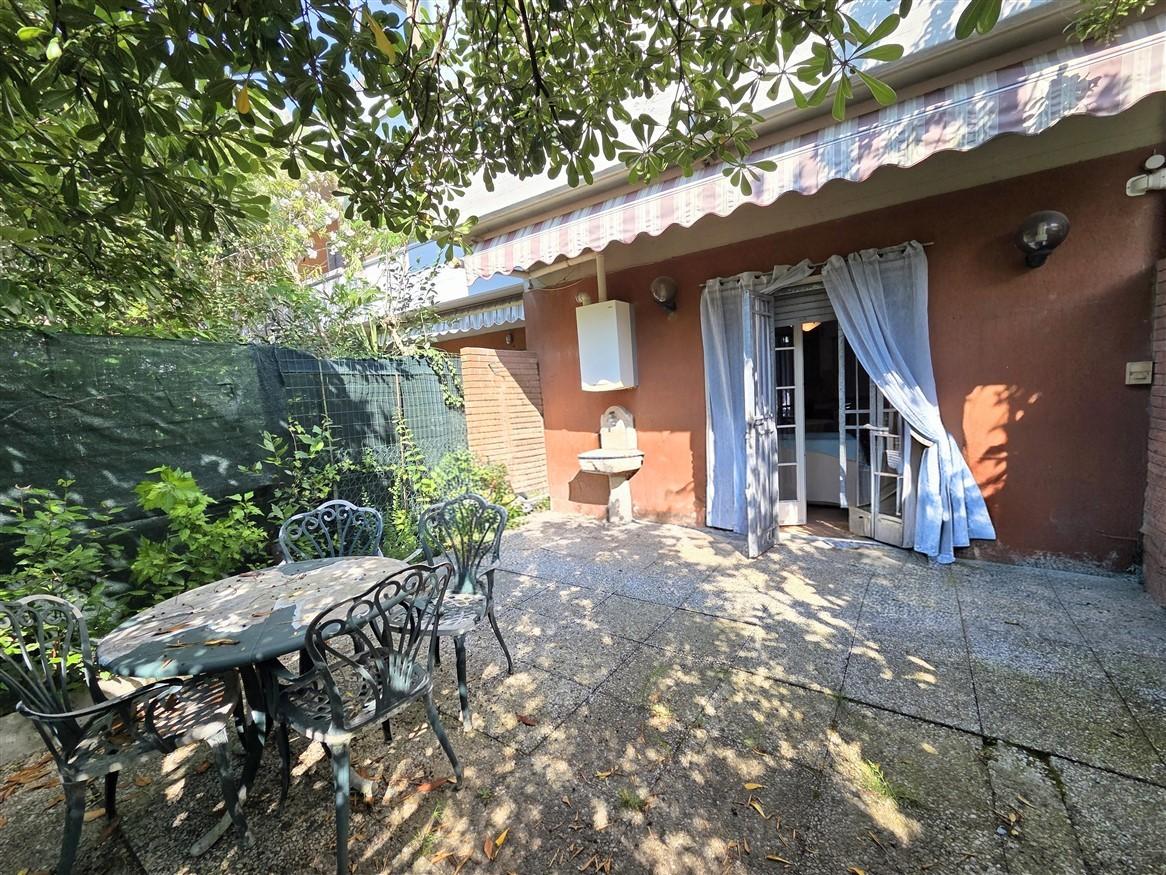 Villa con giardino, Massa marina di