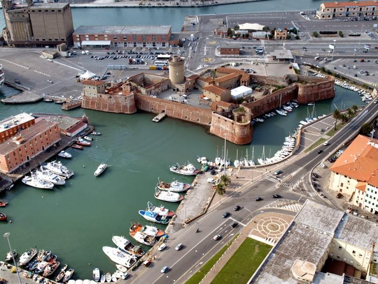 Capannone in affitto, Livorno porto mediceo