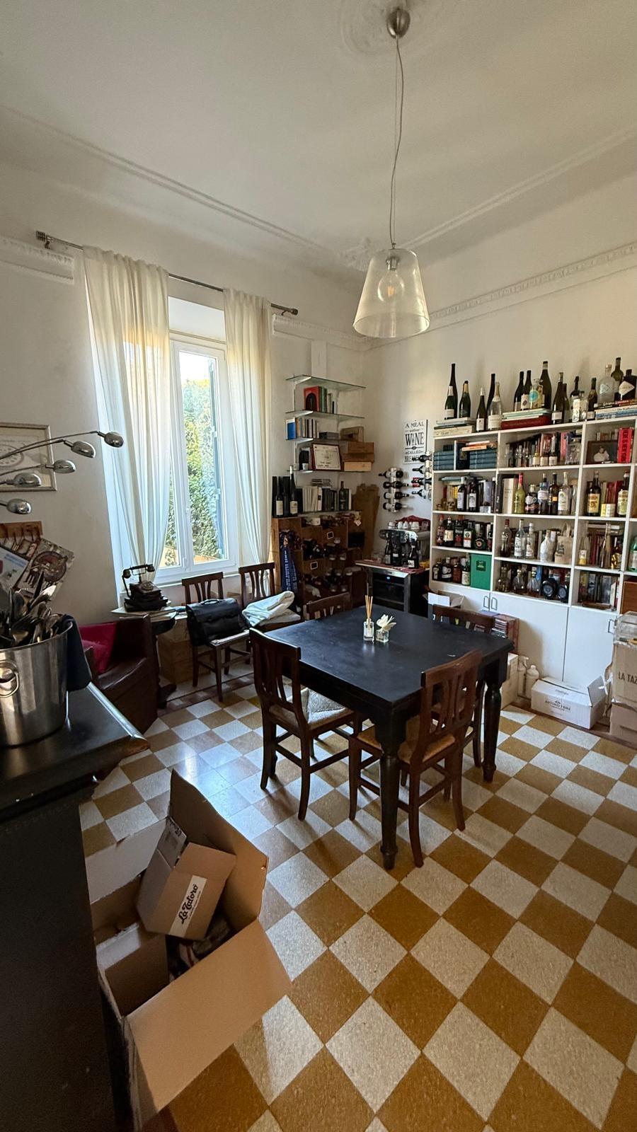 Villa con giardino, Livorno accademia