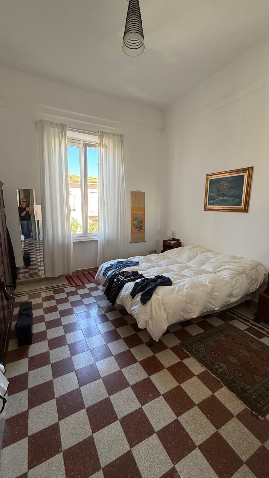 Villa con giardino, Livorno accademia