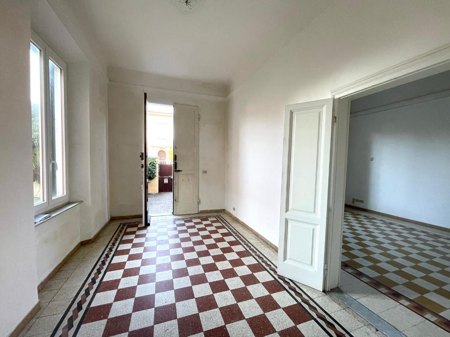 Villa con giardino, Livorno accademia