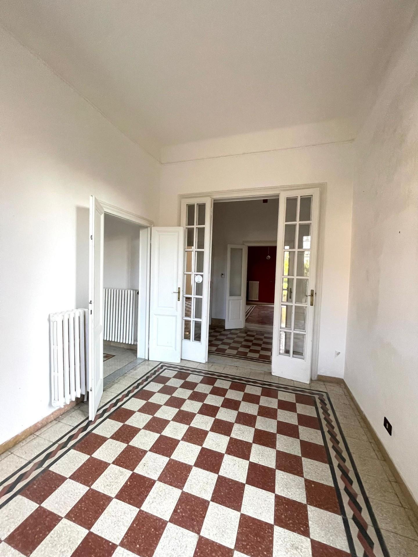 Villa con giardino, Livorno accademia