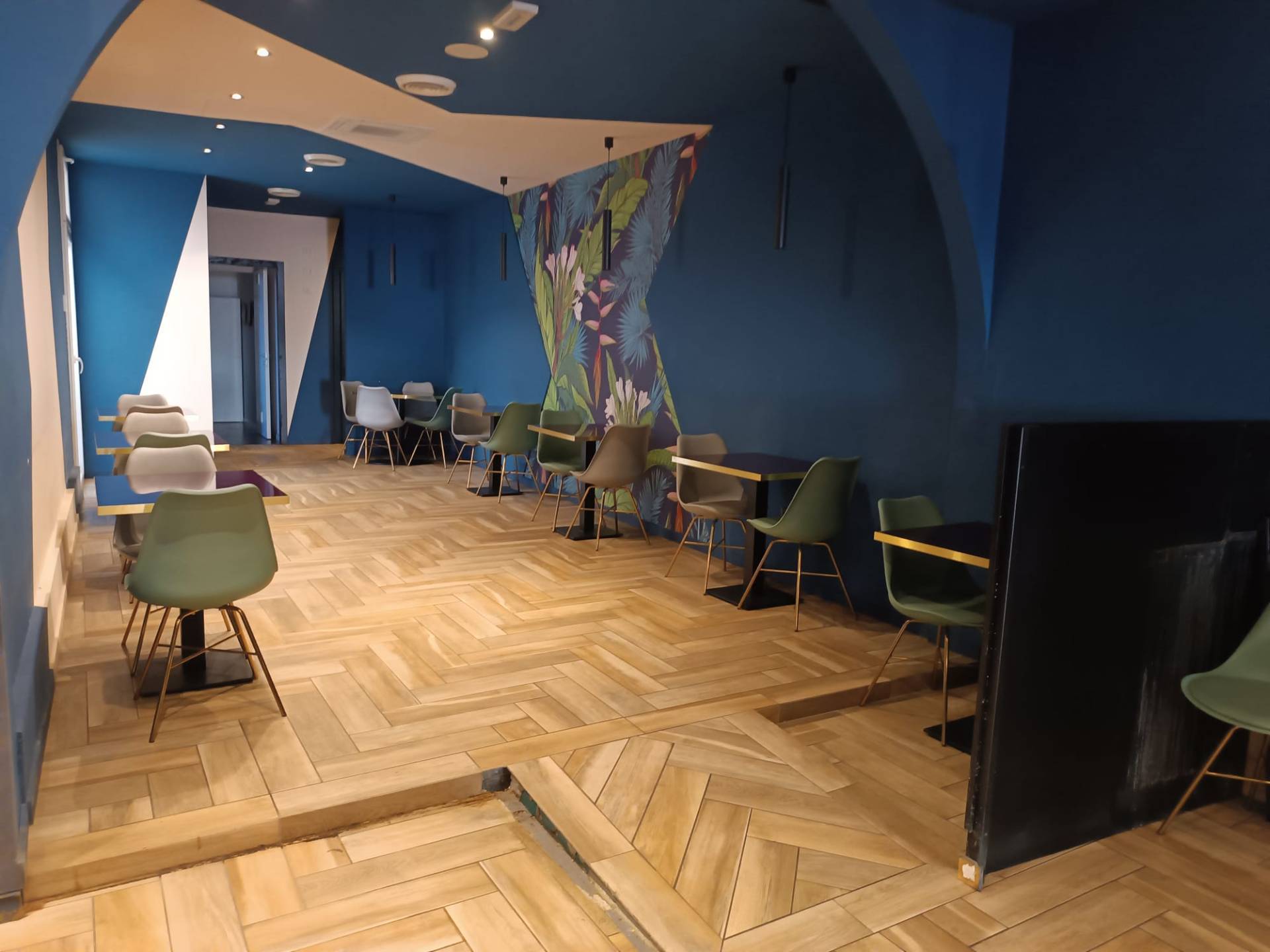 Locale commerciale in affitto a Pontedera, Villaggio Piaggio