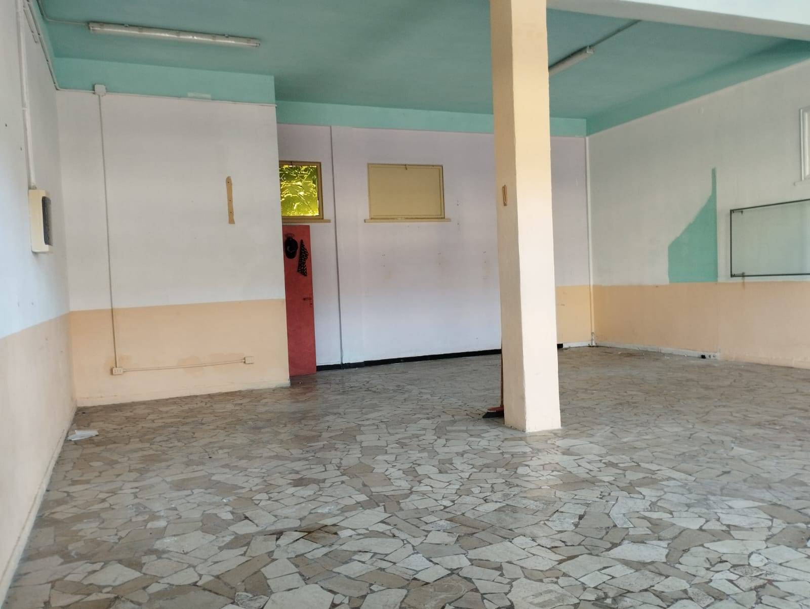 Locale commerciale in affitto a Castelfranco di Sotto