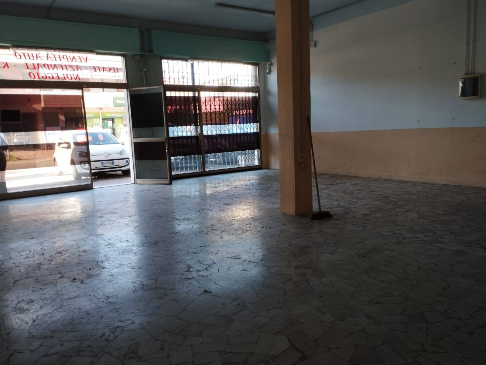 Locale commerciale in affitto a Castelfranco di Sotto