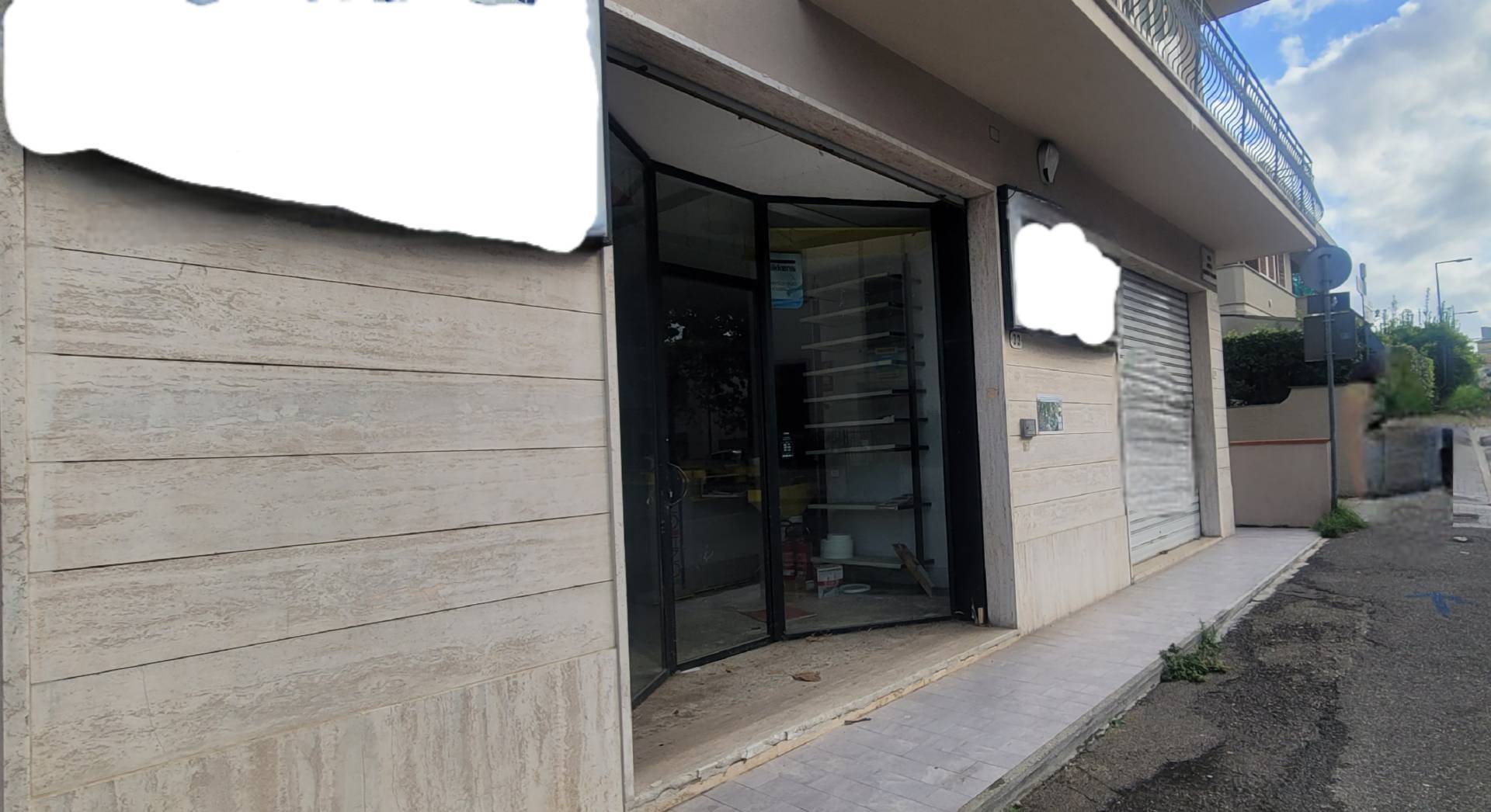 Locale commerciale in vendita a Pontedera, La Bellaria