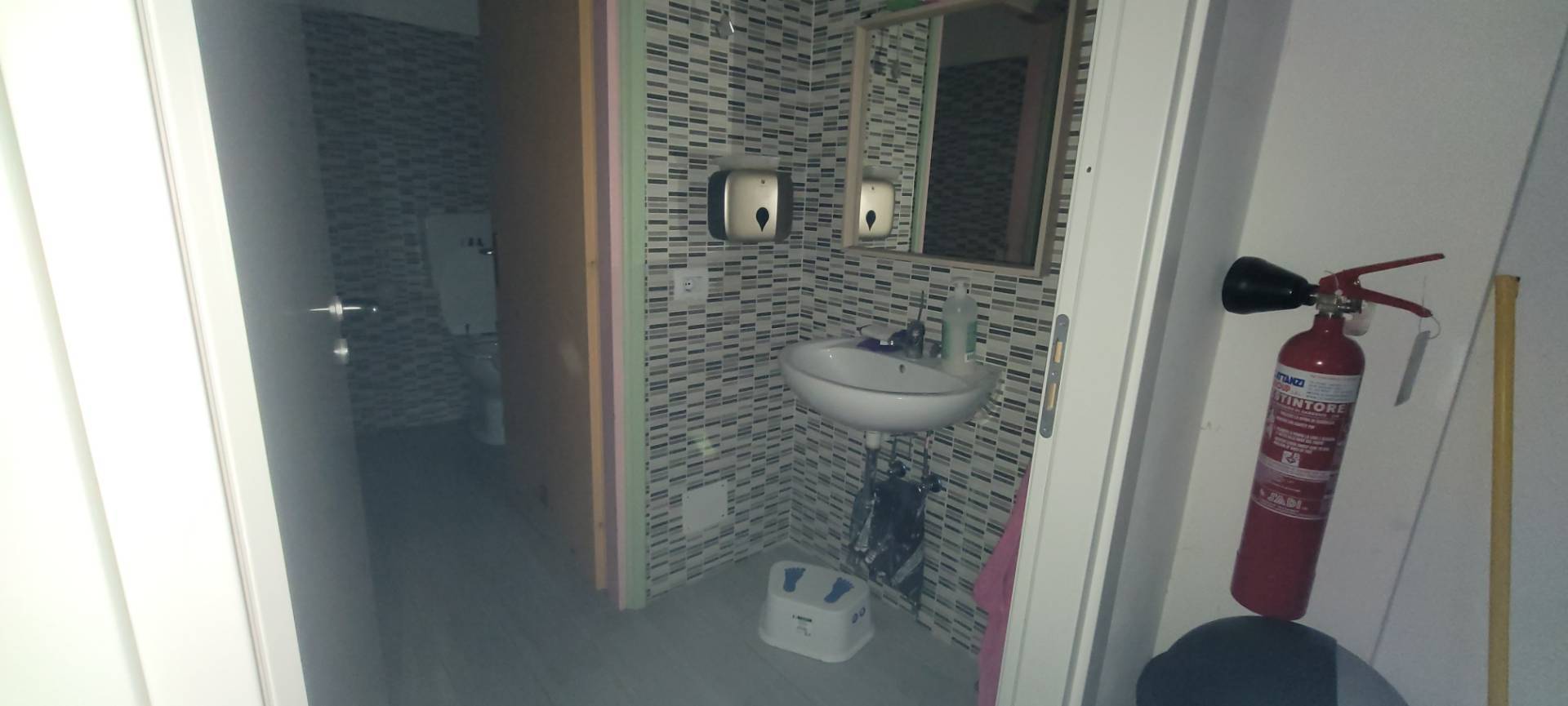 Locale commerciale in affitto a Cascina