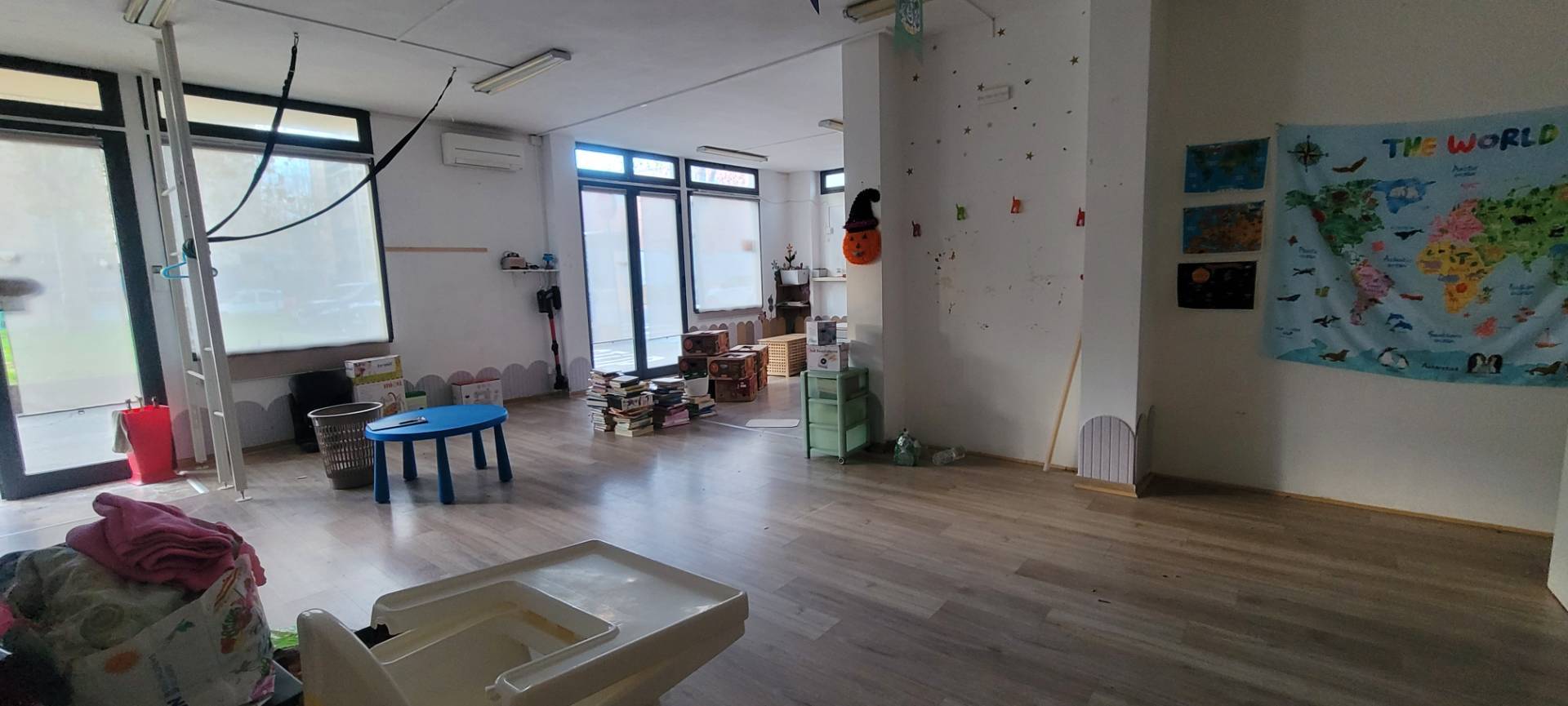 Locale commerciale in affitto a Cascina