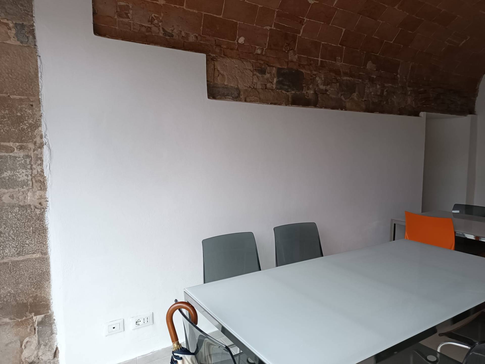 Locale commerciale in affitto a Pisa, Lungarni