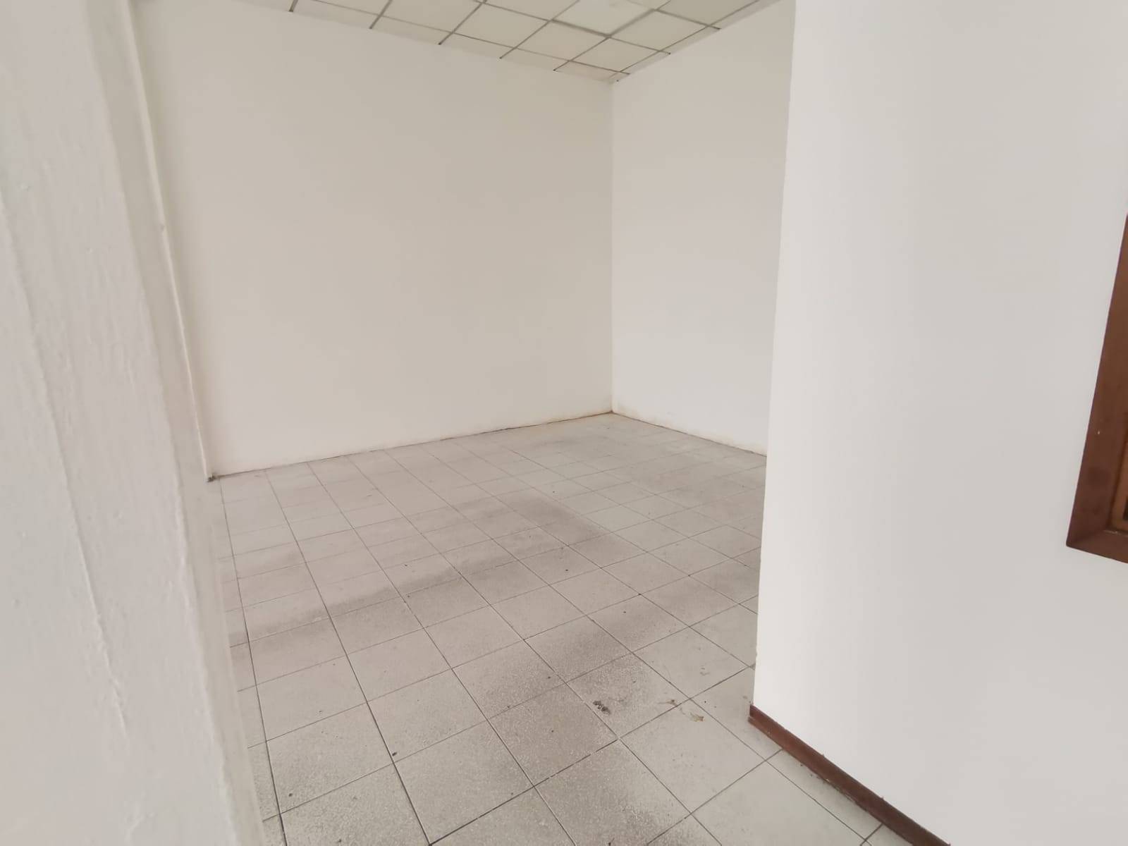 Locale commerciale in affitto a Calcinaia, Fornacette