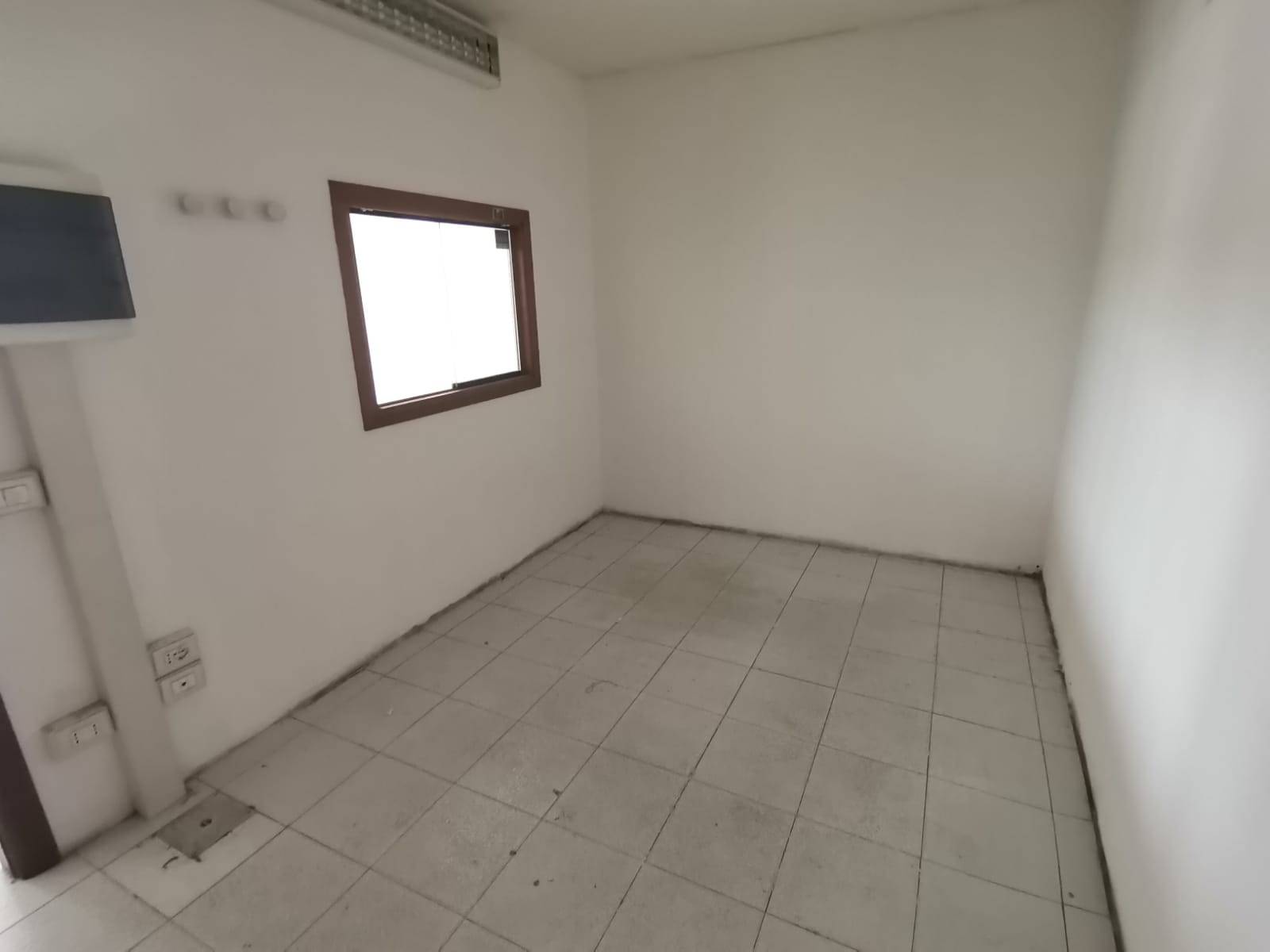 Locale commerciale in affitto a Calcinaia, Fornacette