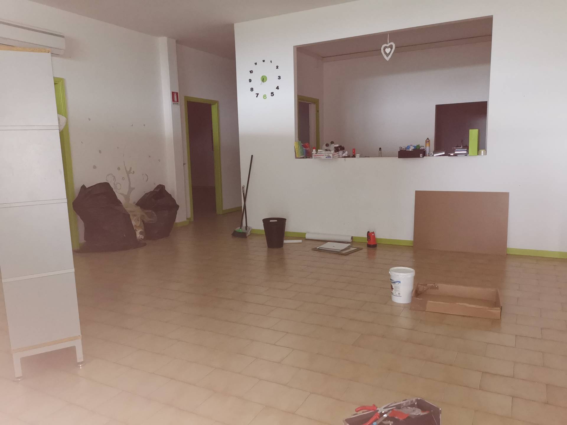 Locale commerciale in affitto a Calcinaia, Fornacette