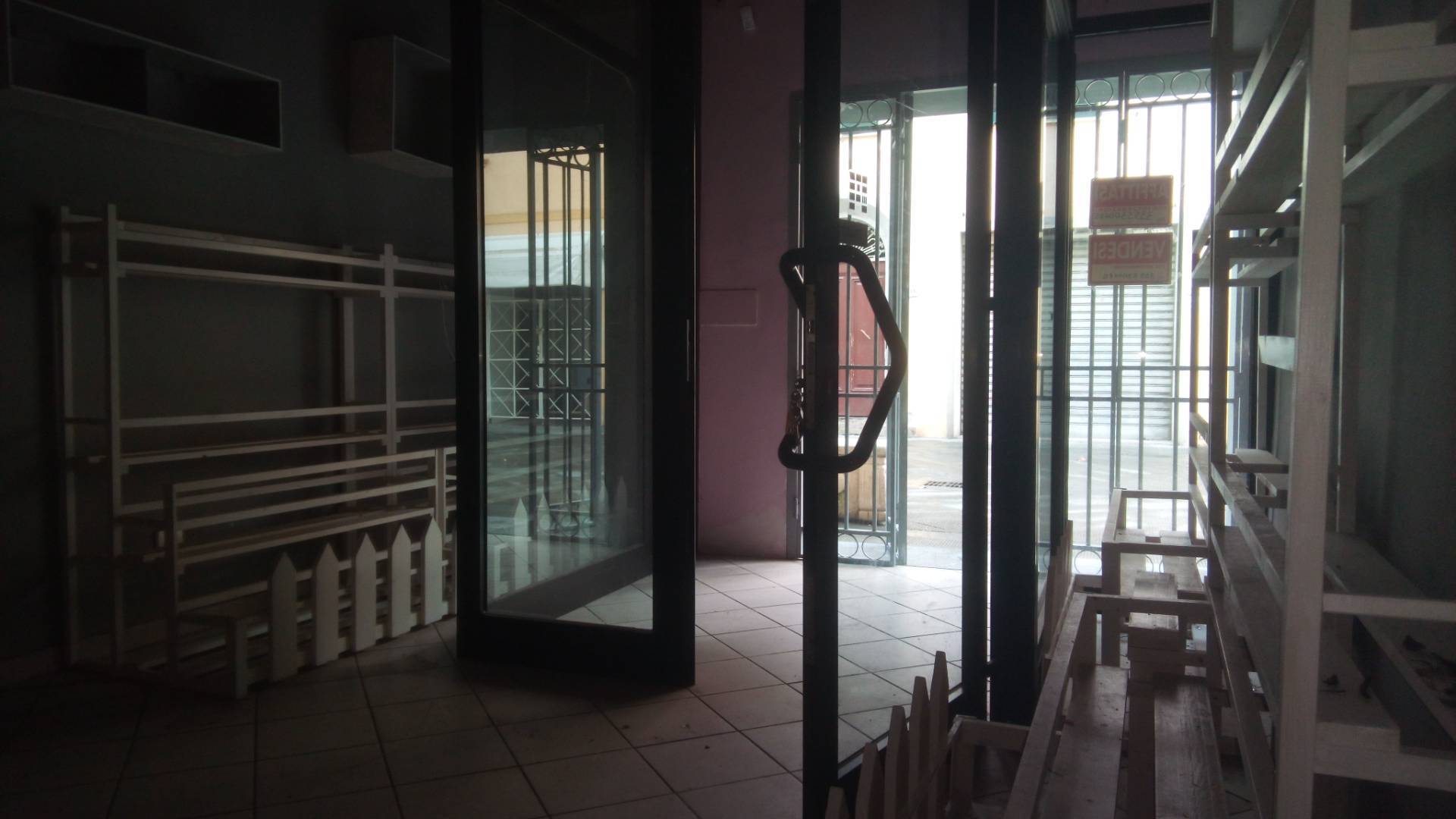 Locale commerciale in affitto a Ponsacco