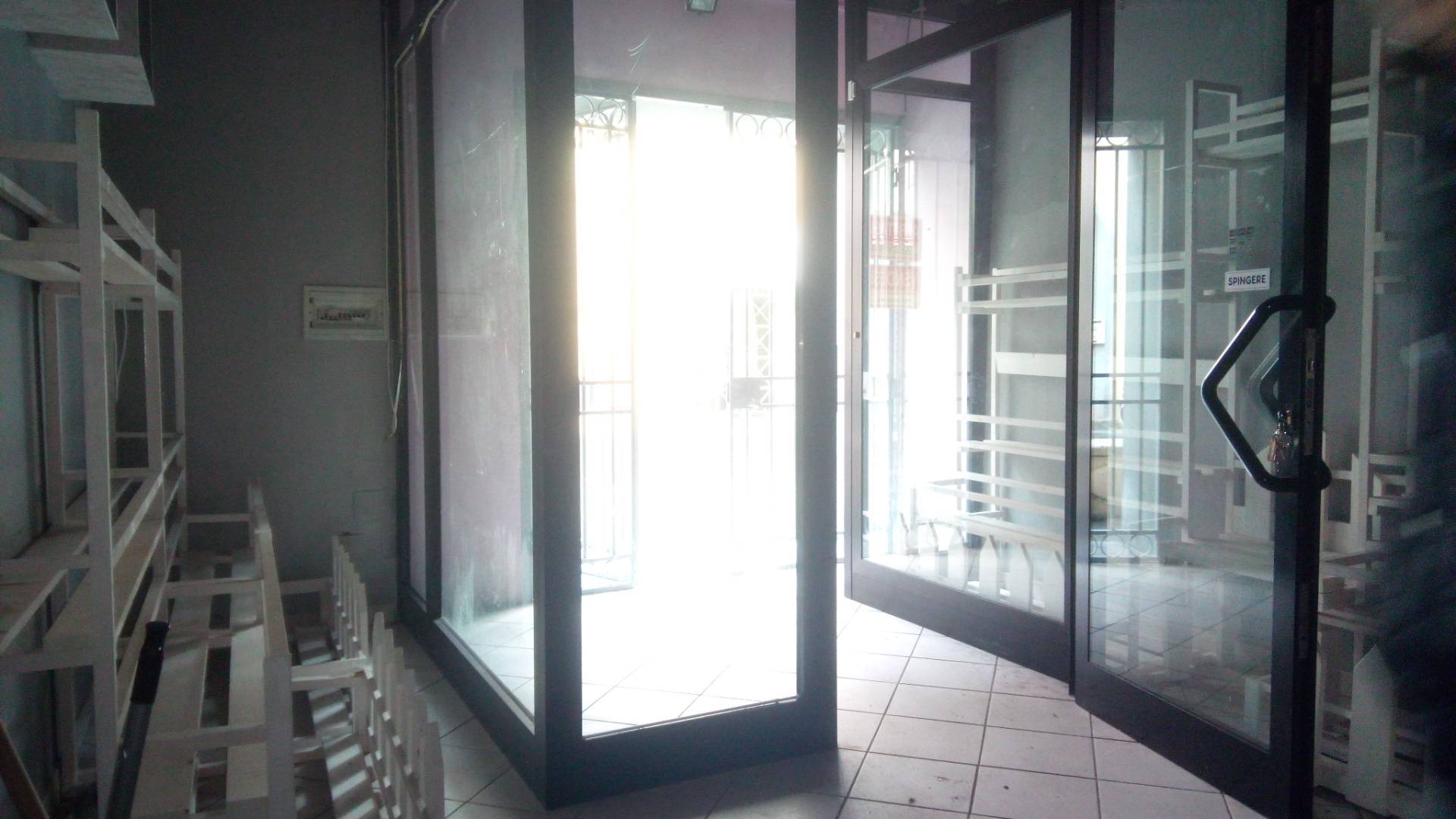 Locale commerciale in affitto a Ponsacco