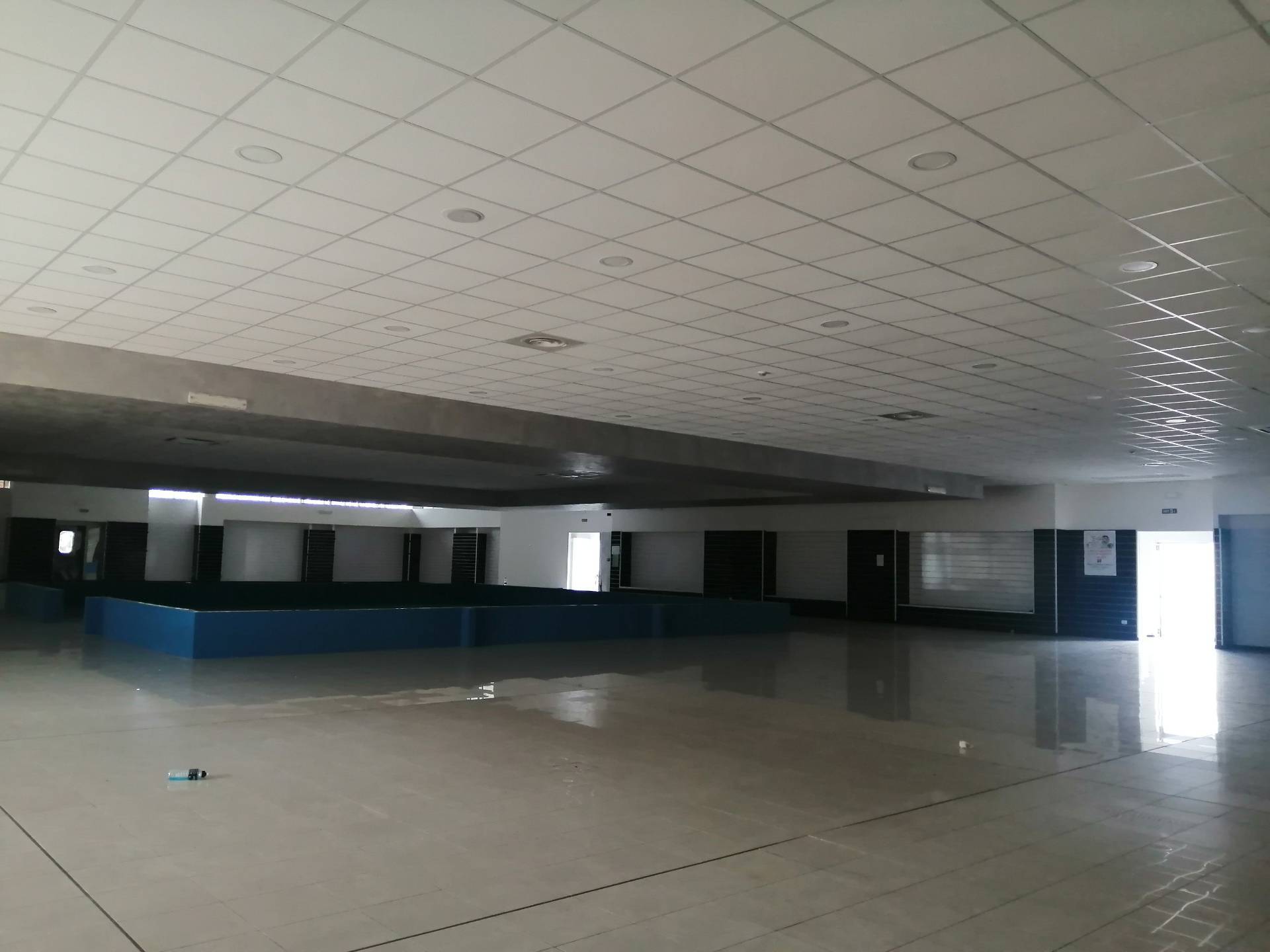 Locale commerciale in affitto a Ponsacco