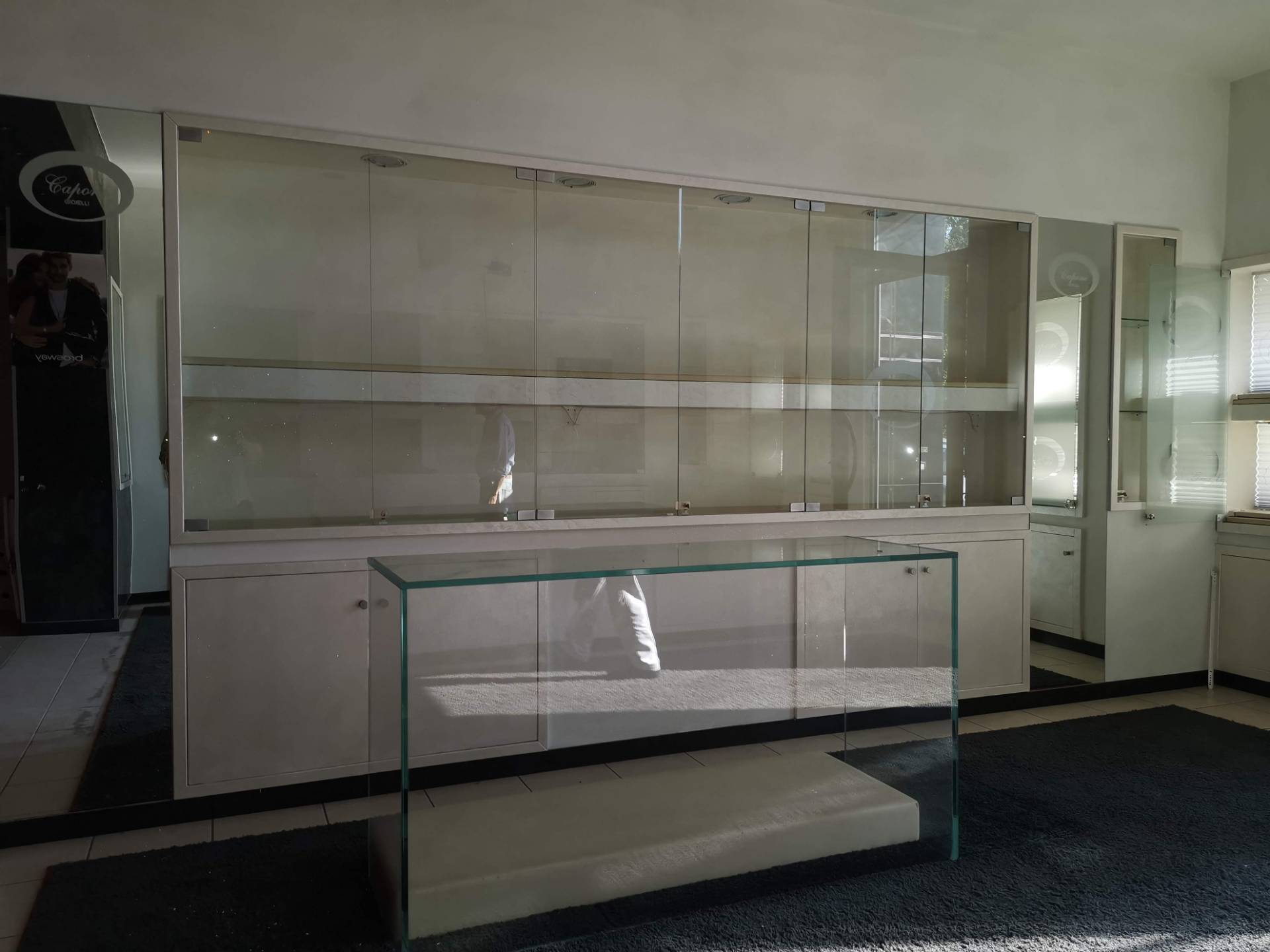 Locale commerciale in affitto a Calcinaia, Fornacette