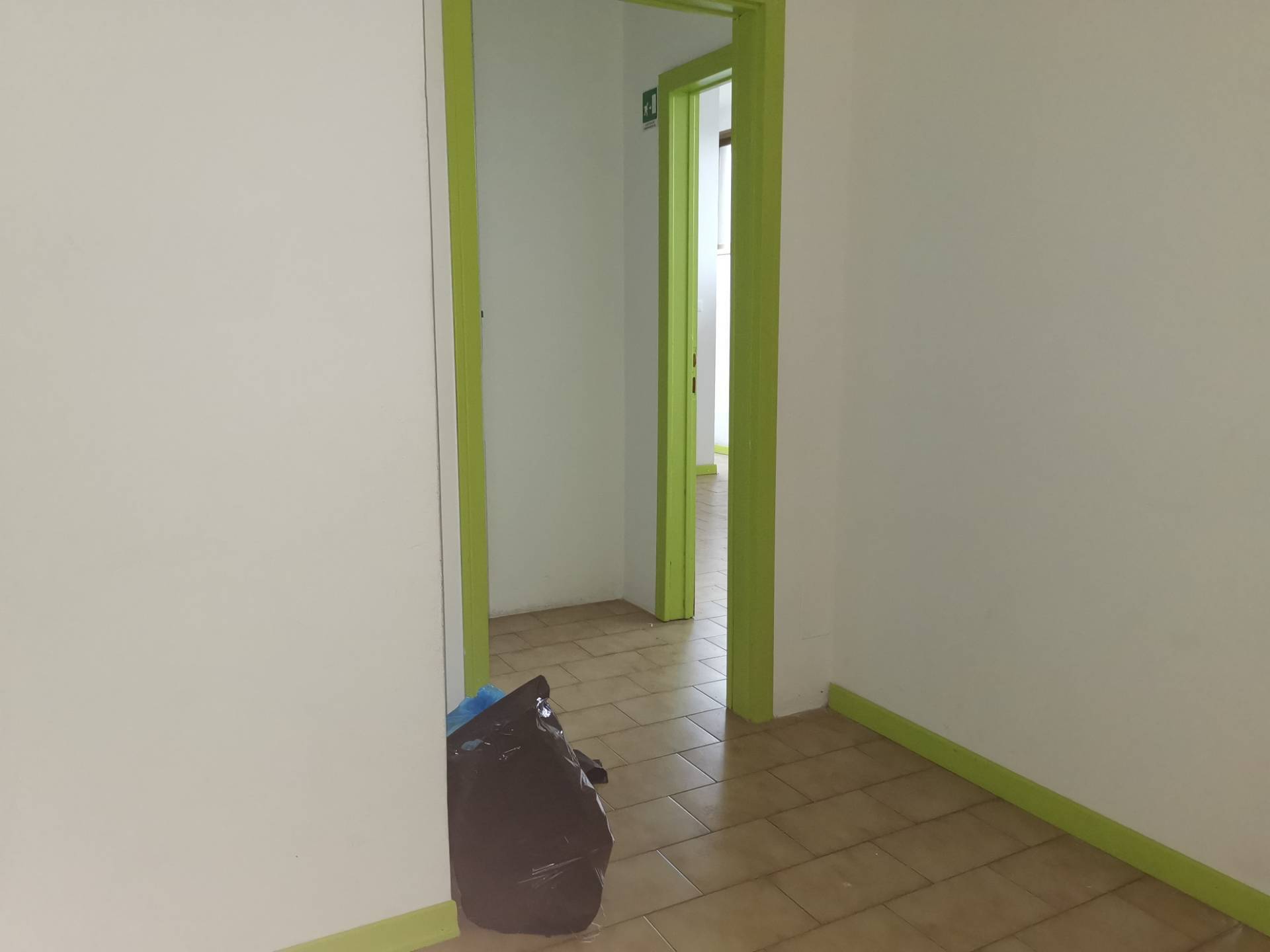 Locale commerciale in affitto a Calcinaia, Fornacette