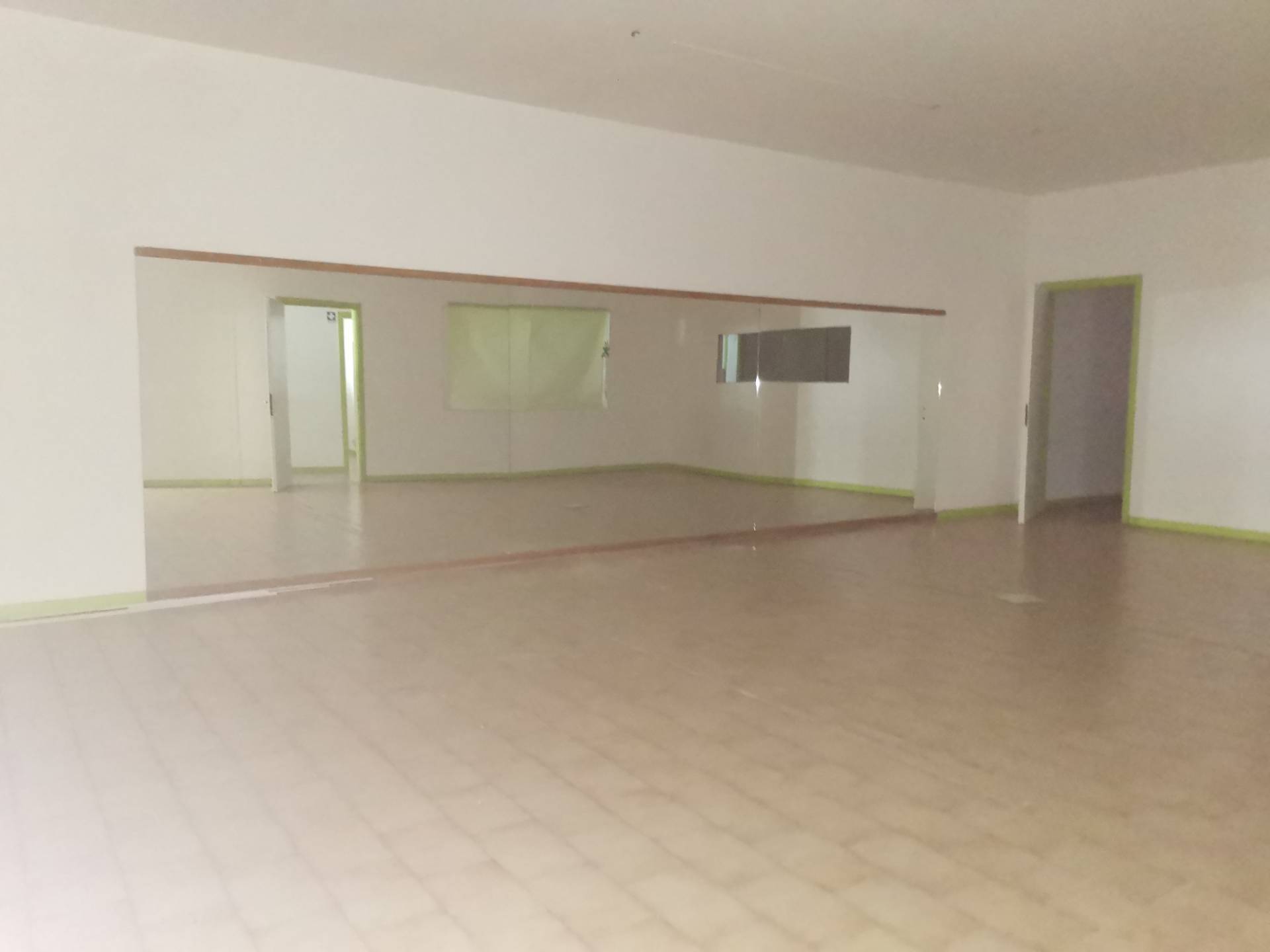 Locale commerciale in affitto a Calcinaia, Fornacette