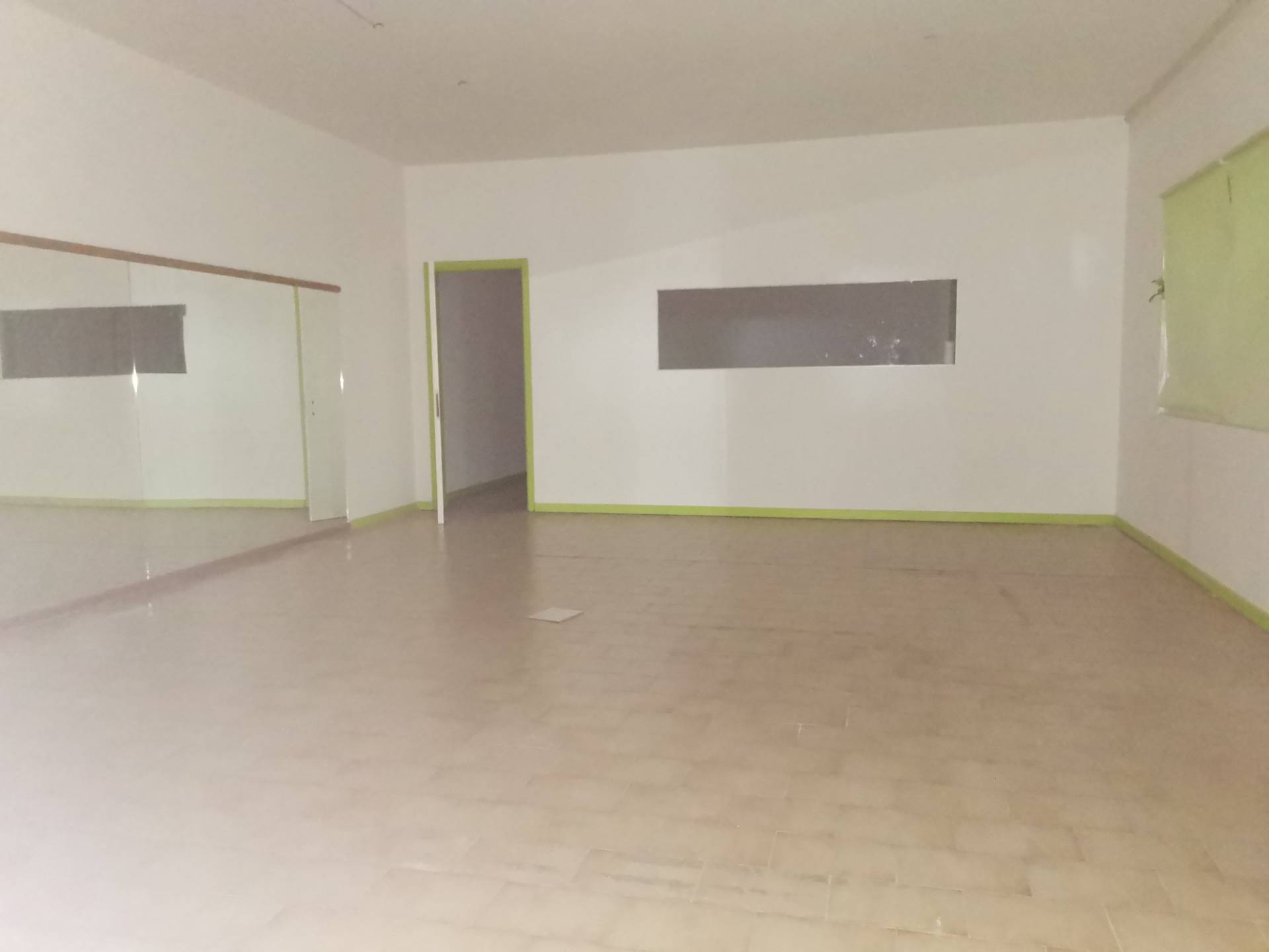 Locale commerciale in affitto a Calcinaia, Fornacette