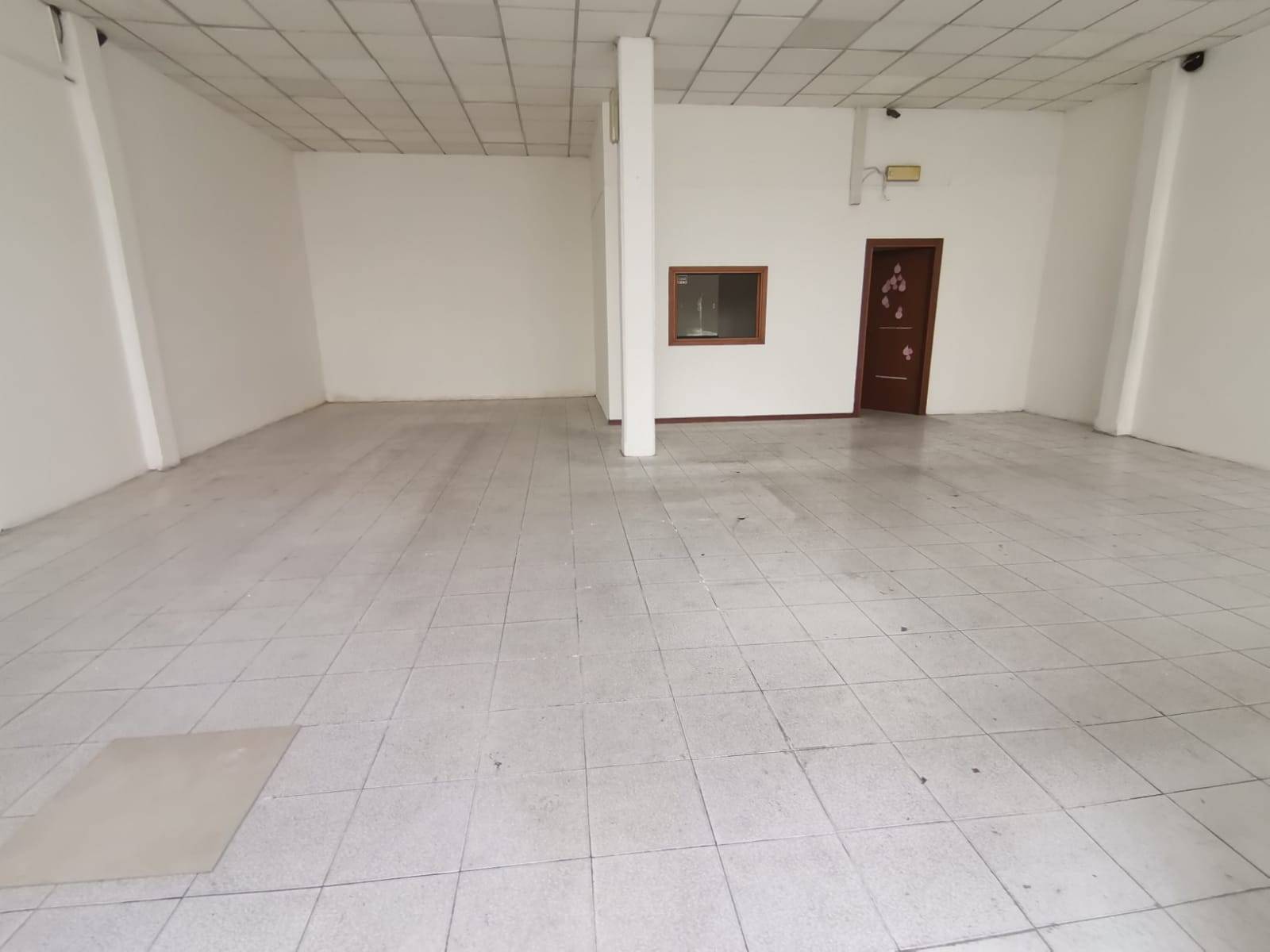 Locale commerciale in affitto a Calcinaia, Fornacette