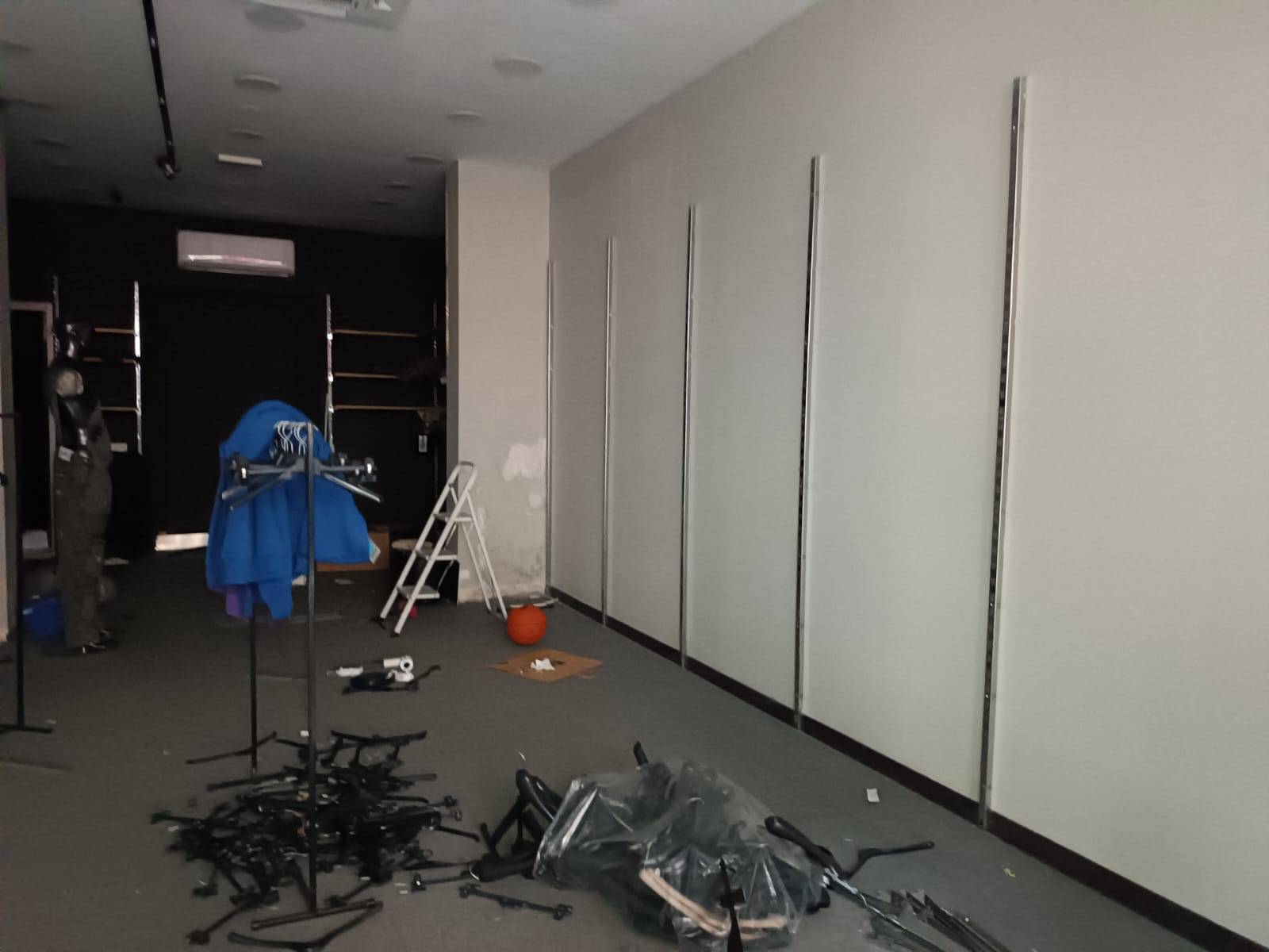 Locale commerciale in affitto a Pontedera, Centro