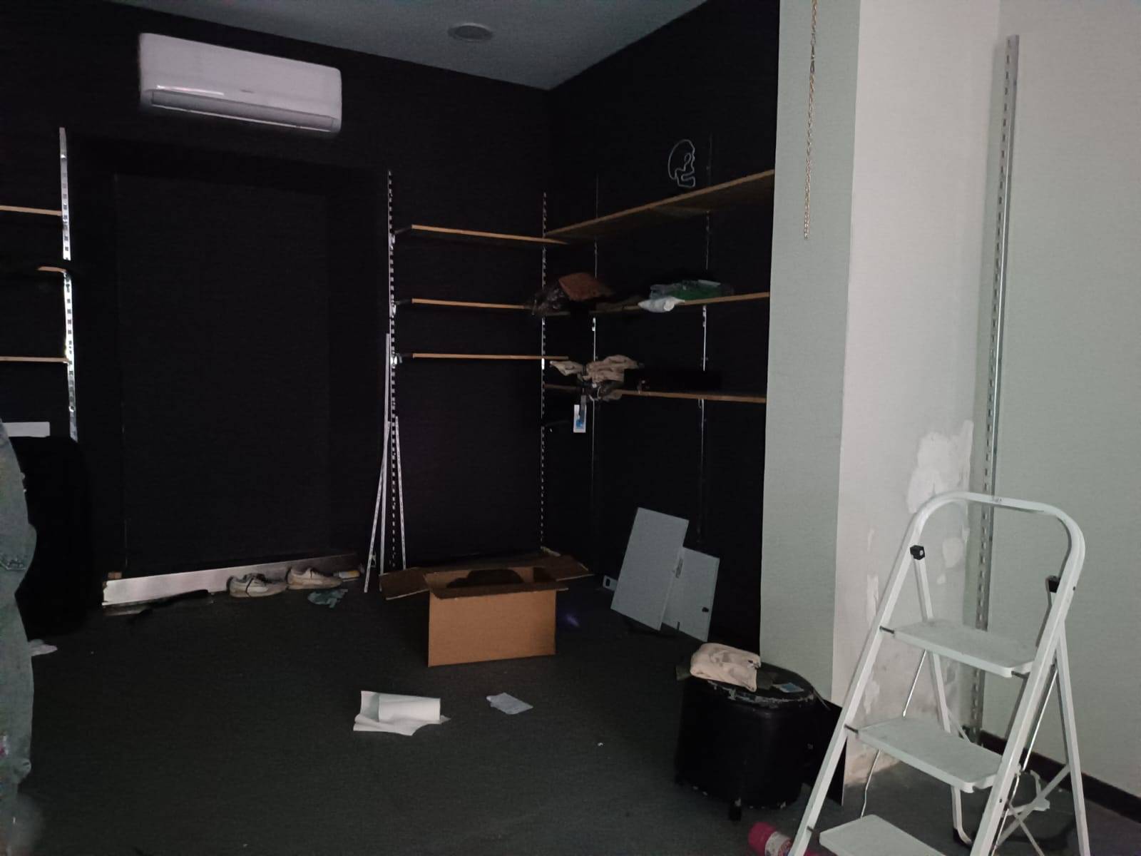 Locale commerciale in affitto a Pontedera, Centro