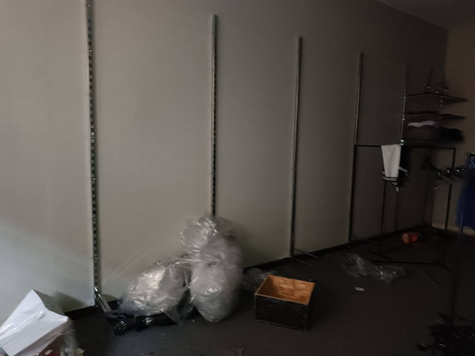 Locale commerciale in affitto a Pontedera, Centro