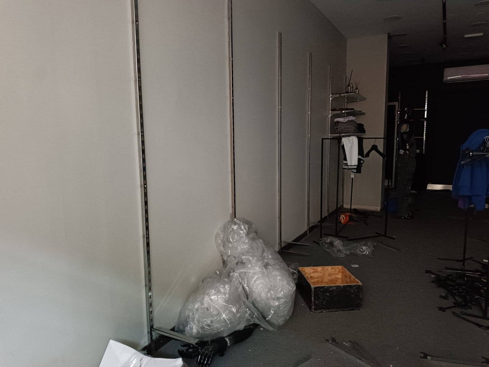 Locale commerciale in affitto a Pontedera, Centro