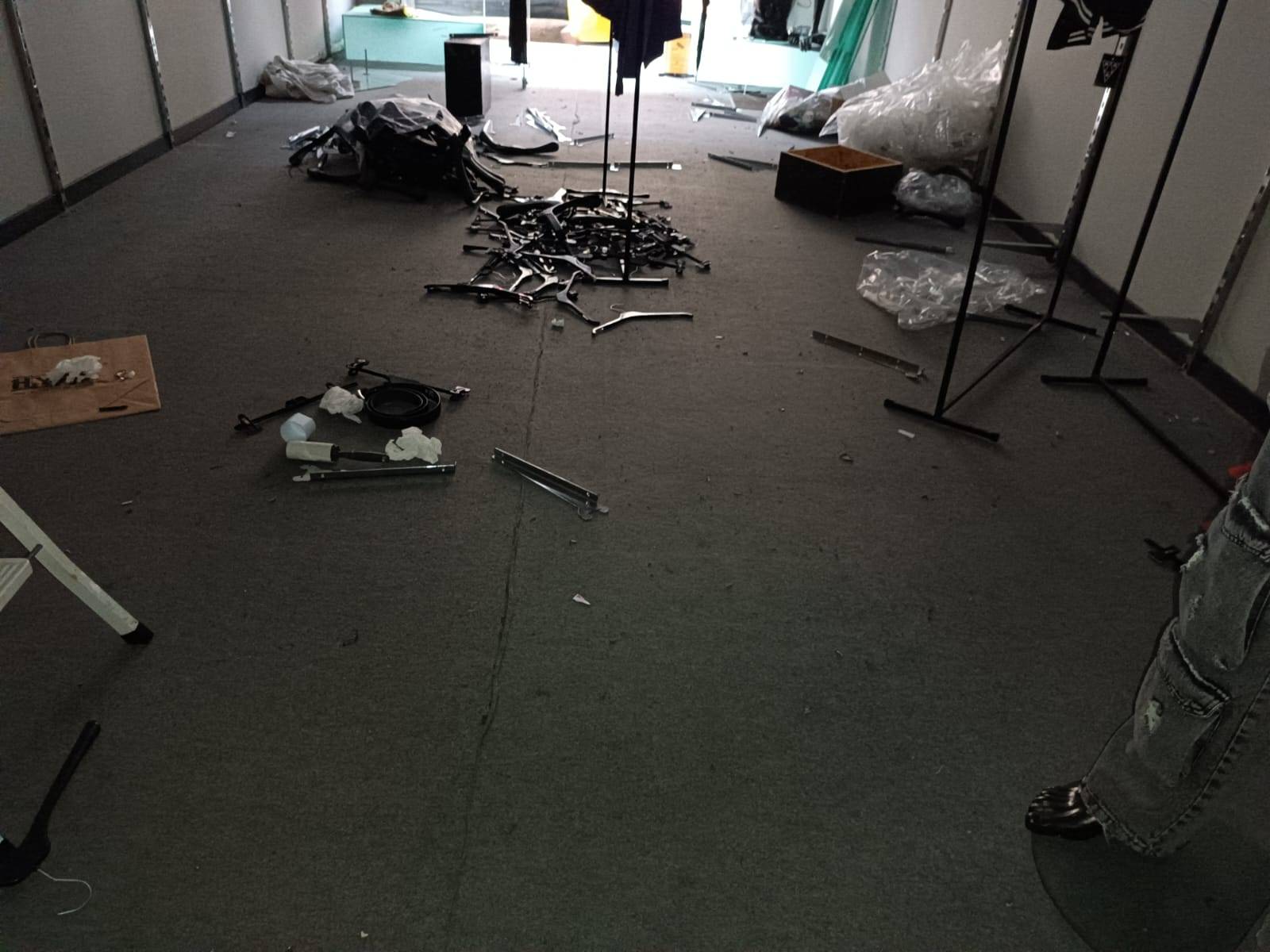 Locale commerciale in affitto a Pontedera, Centro