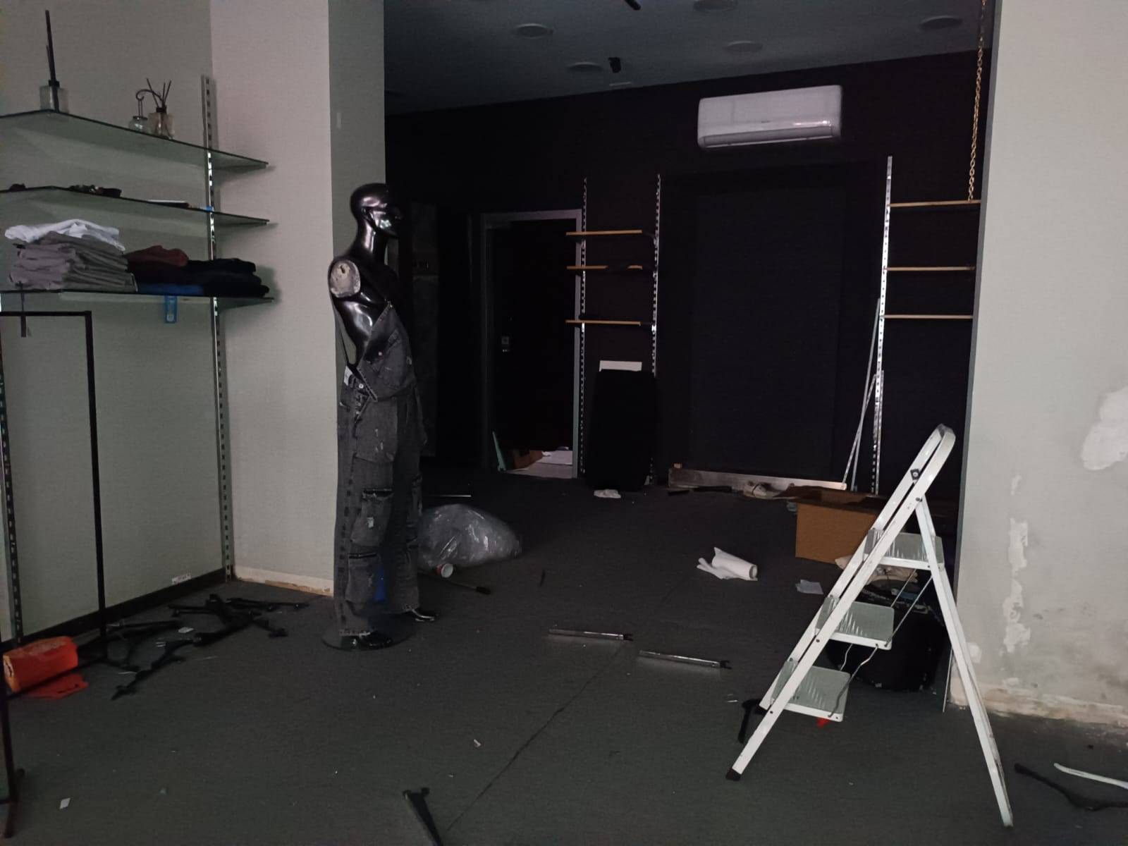 Locale commerciale in affitto a Pontedera, Centro