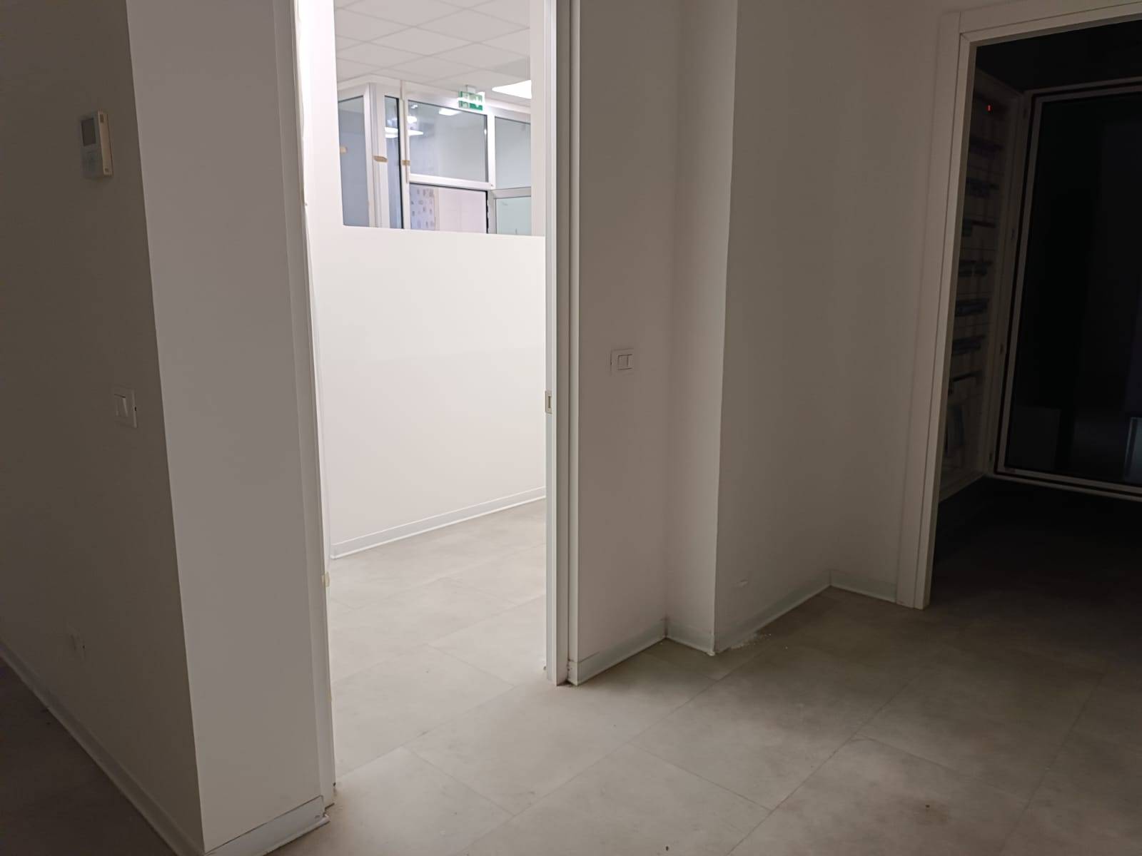 Locale commerciale in affitto a Pontedera, Centro