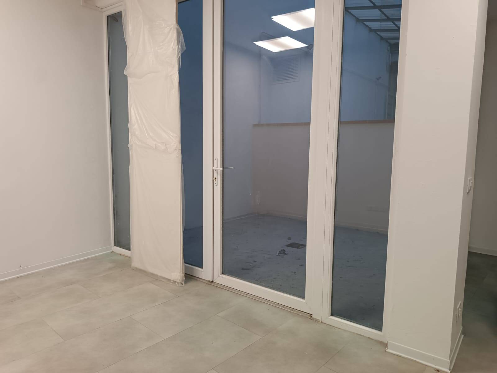 Locale commerciale in affitto a Pontedera, Centro