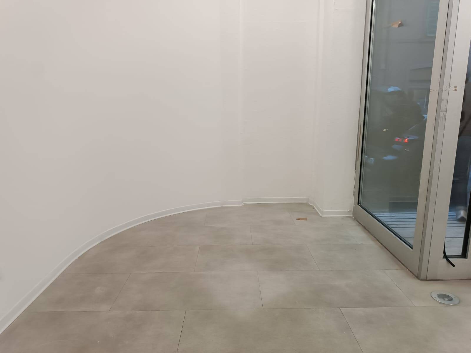 Locale commerciale in affitto a Pontedera, Centro