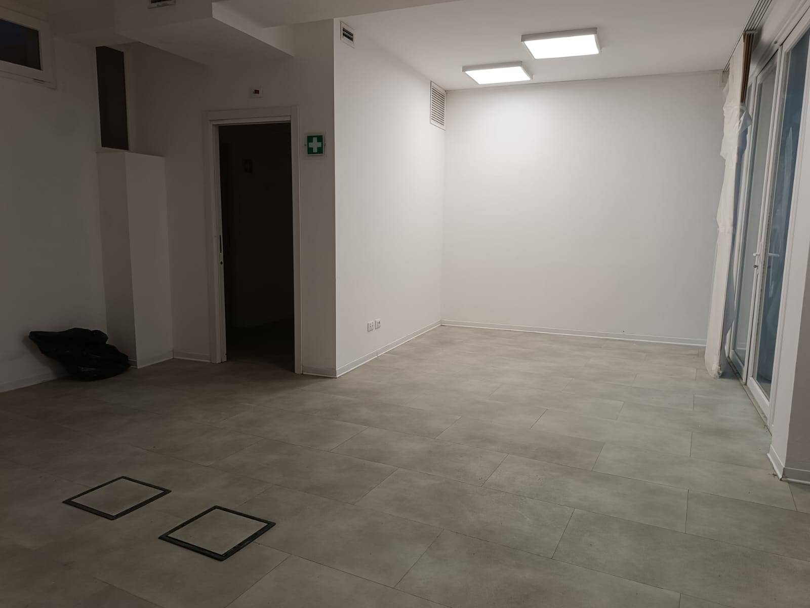 Locale commerciale in affitto a Pontedera, Centro