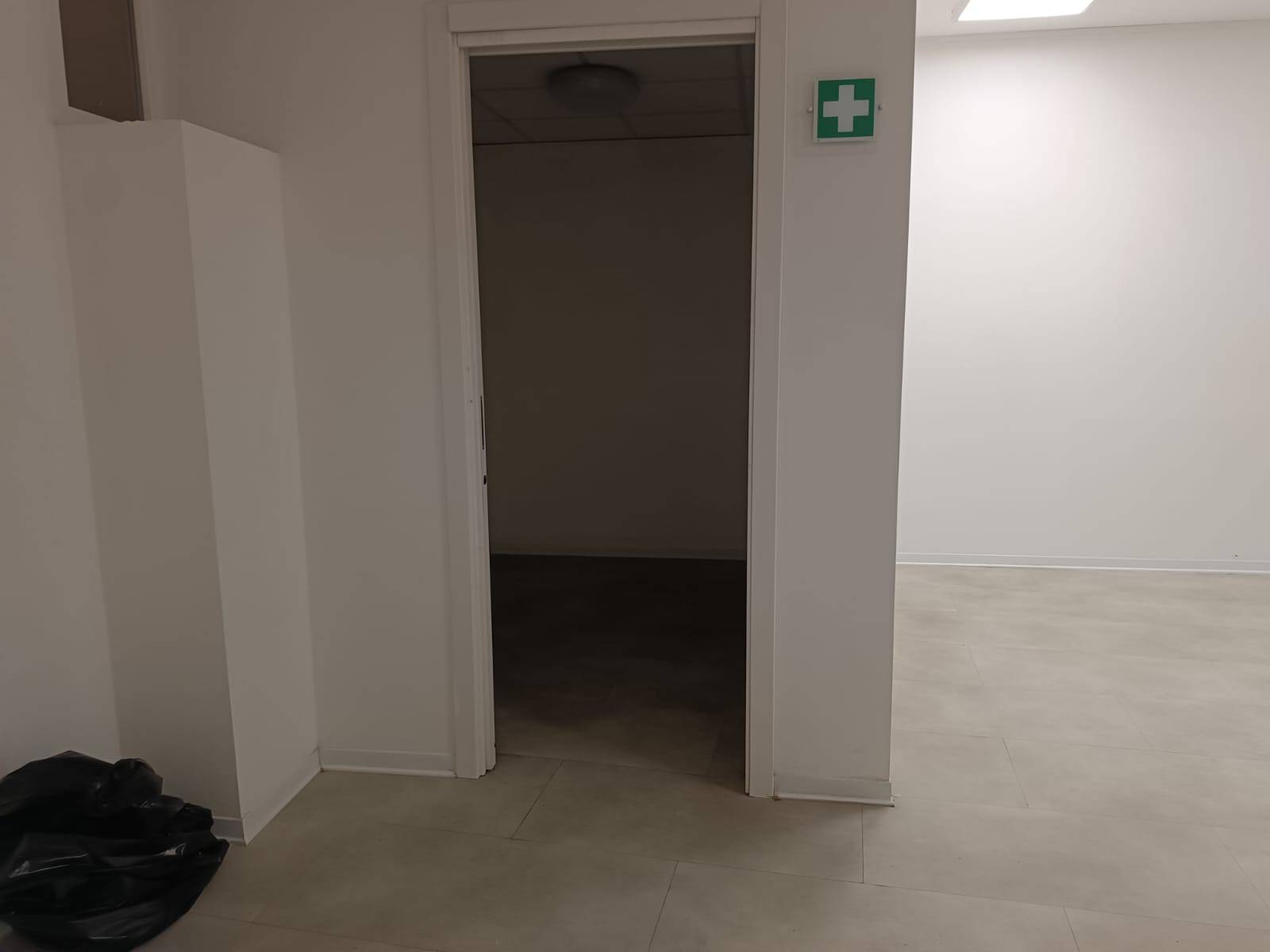 Locale commerciale in affitto a Pontedera, Centro