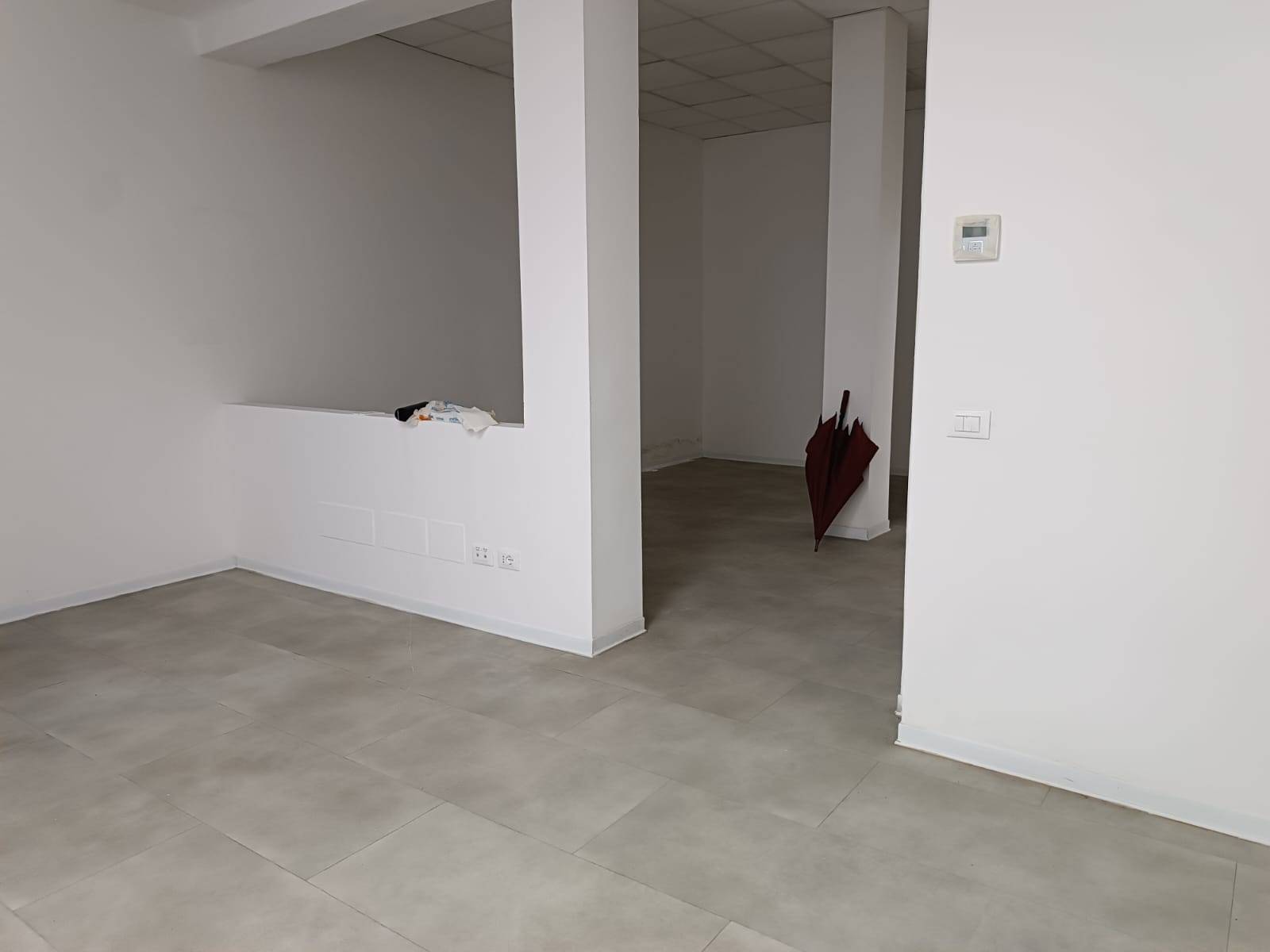 Locale commerciale in affitto a Pontedera, Centro