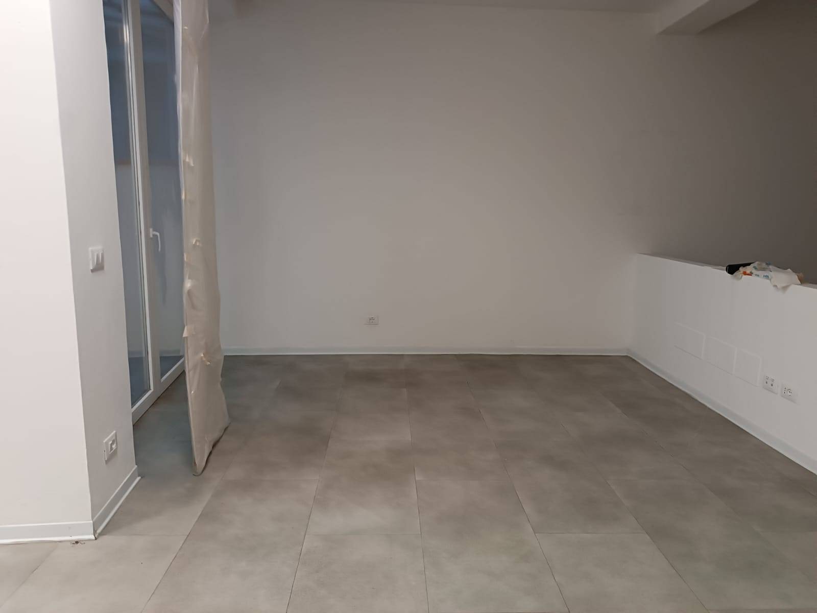 Locale commerciale in affitto a Pontedera, Centro