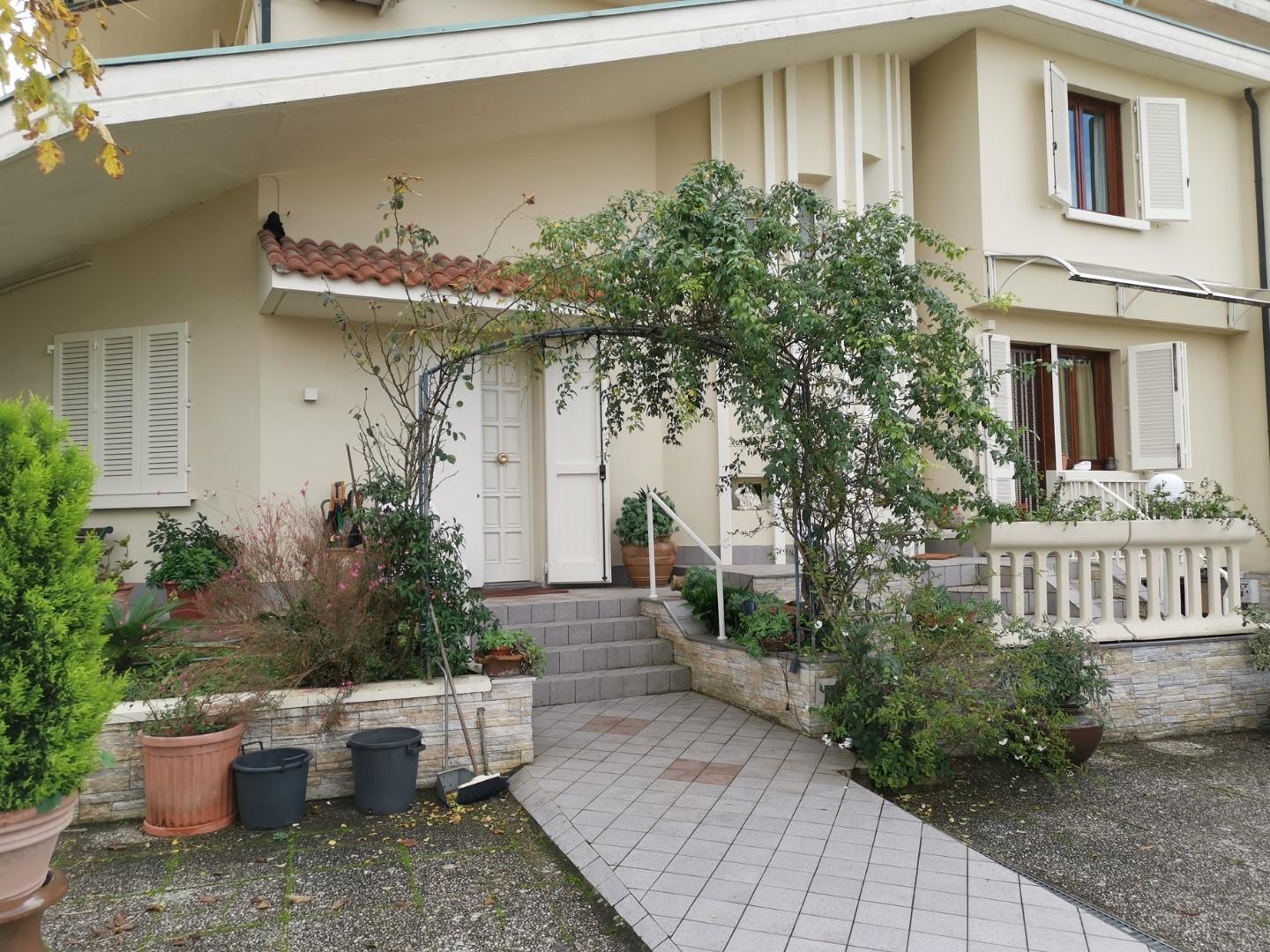 Villa Bifamiliare con giardino a Fucecchio